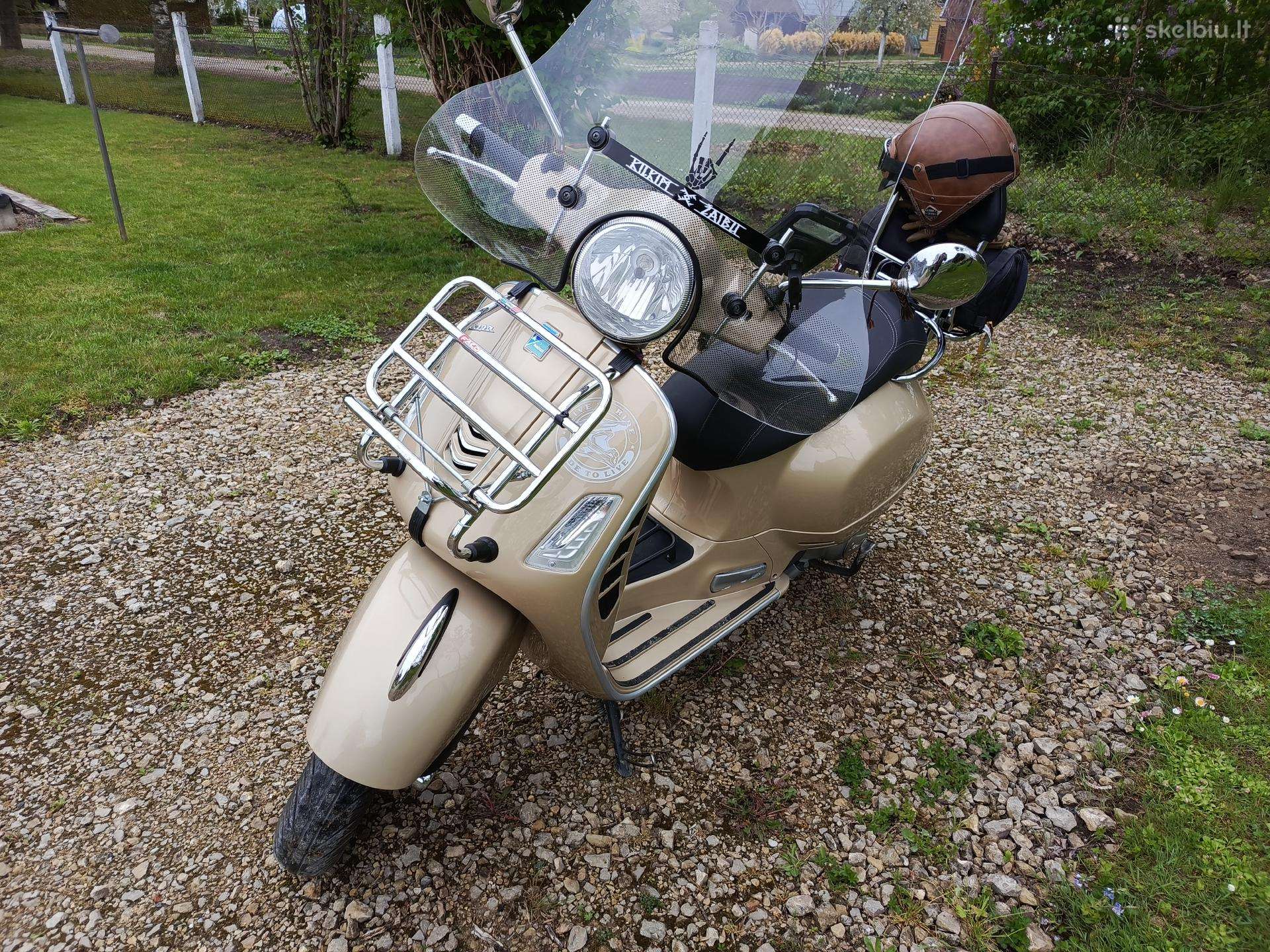 Piaggio Vespa 300cc, мотороллеры / мопеды