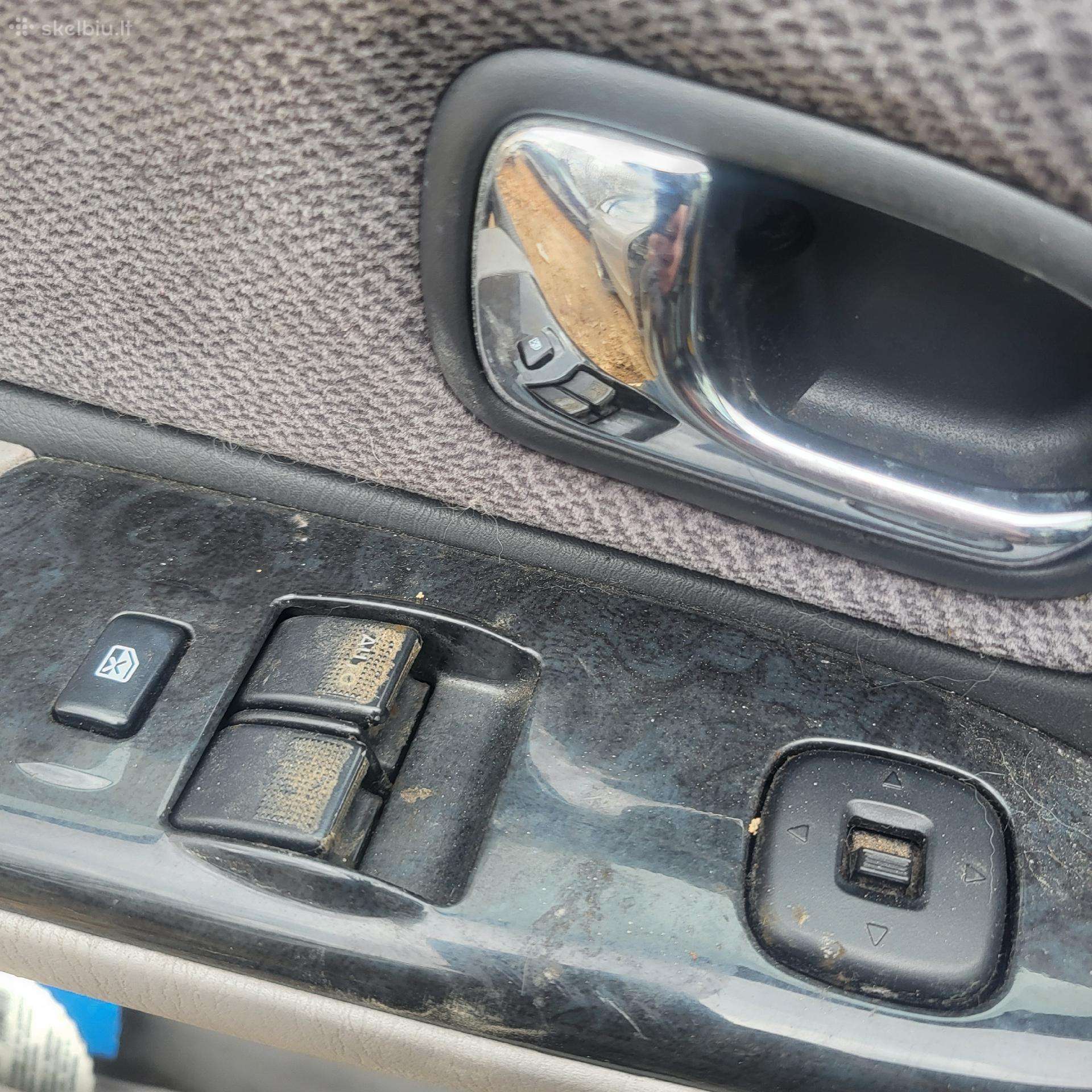 Mazda 323, 1.5 l., Седан