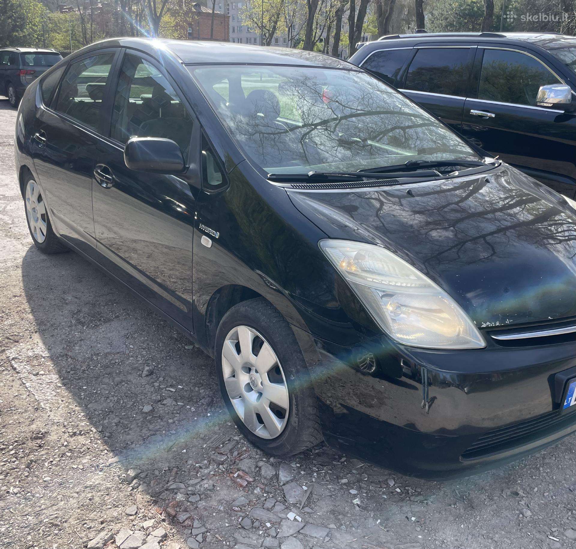 Toyota Prius, sedanas