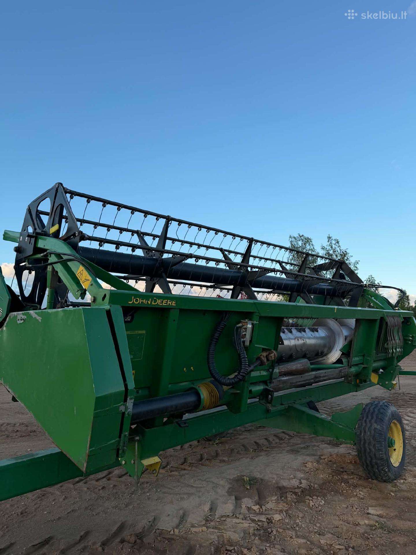 John Deere 9560, combine harvesters