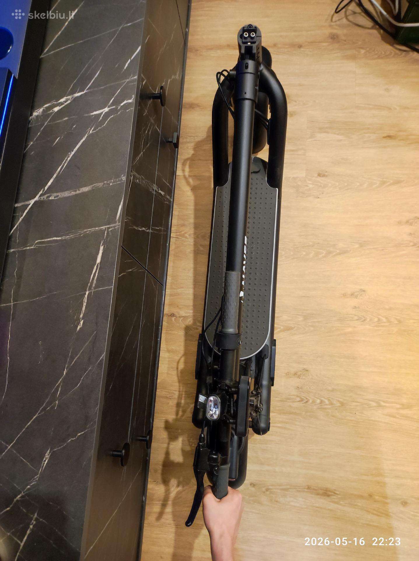 Electric scooter NAVEE