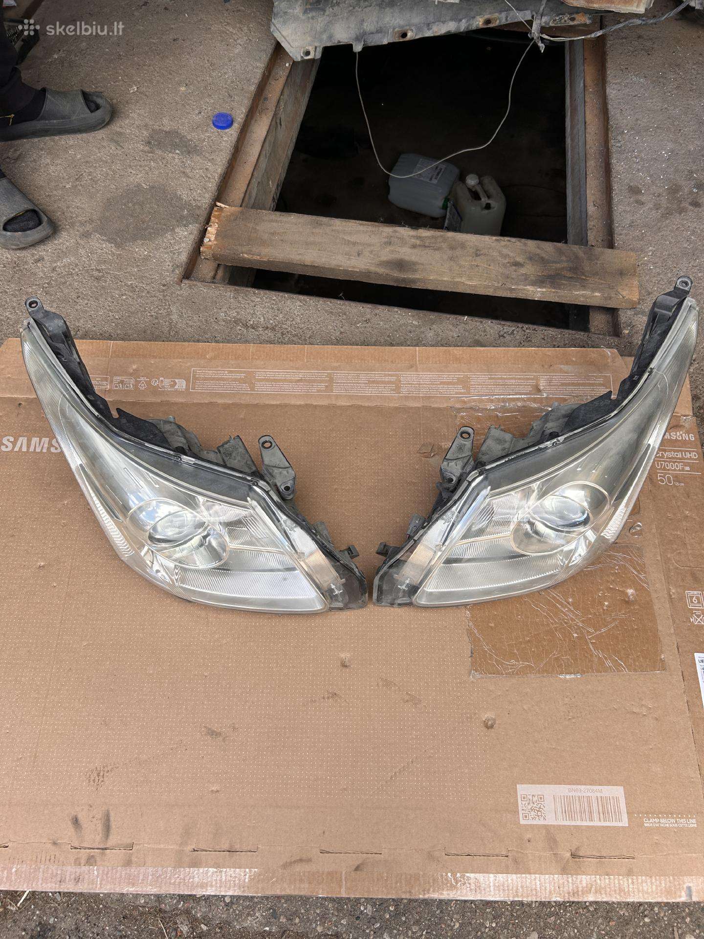 Toyota Avensis lights