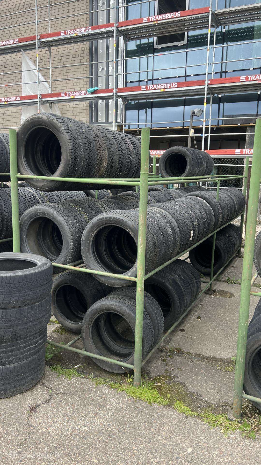 Metaliniai padangų stelažai