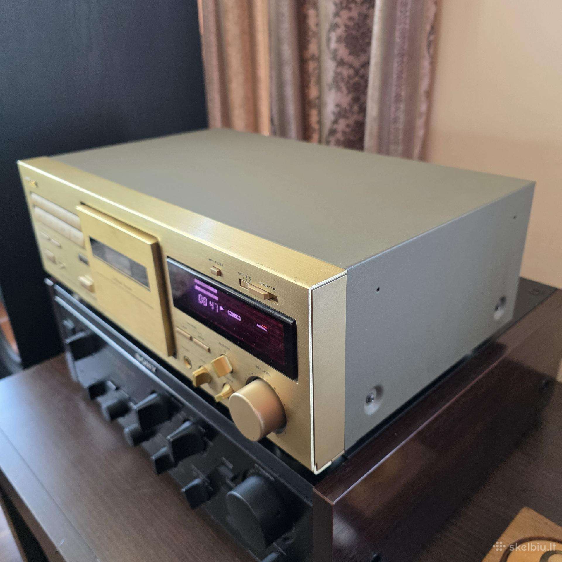 Teac V-1030 (3 galvuciu)
