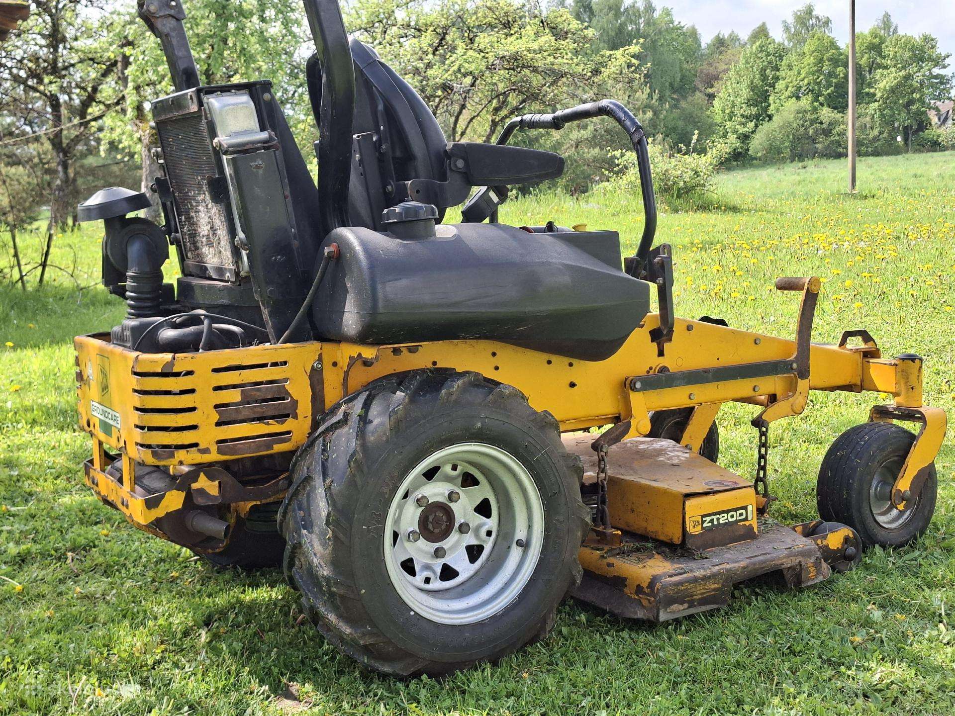 JCB 20, žoliapjovės
