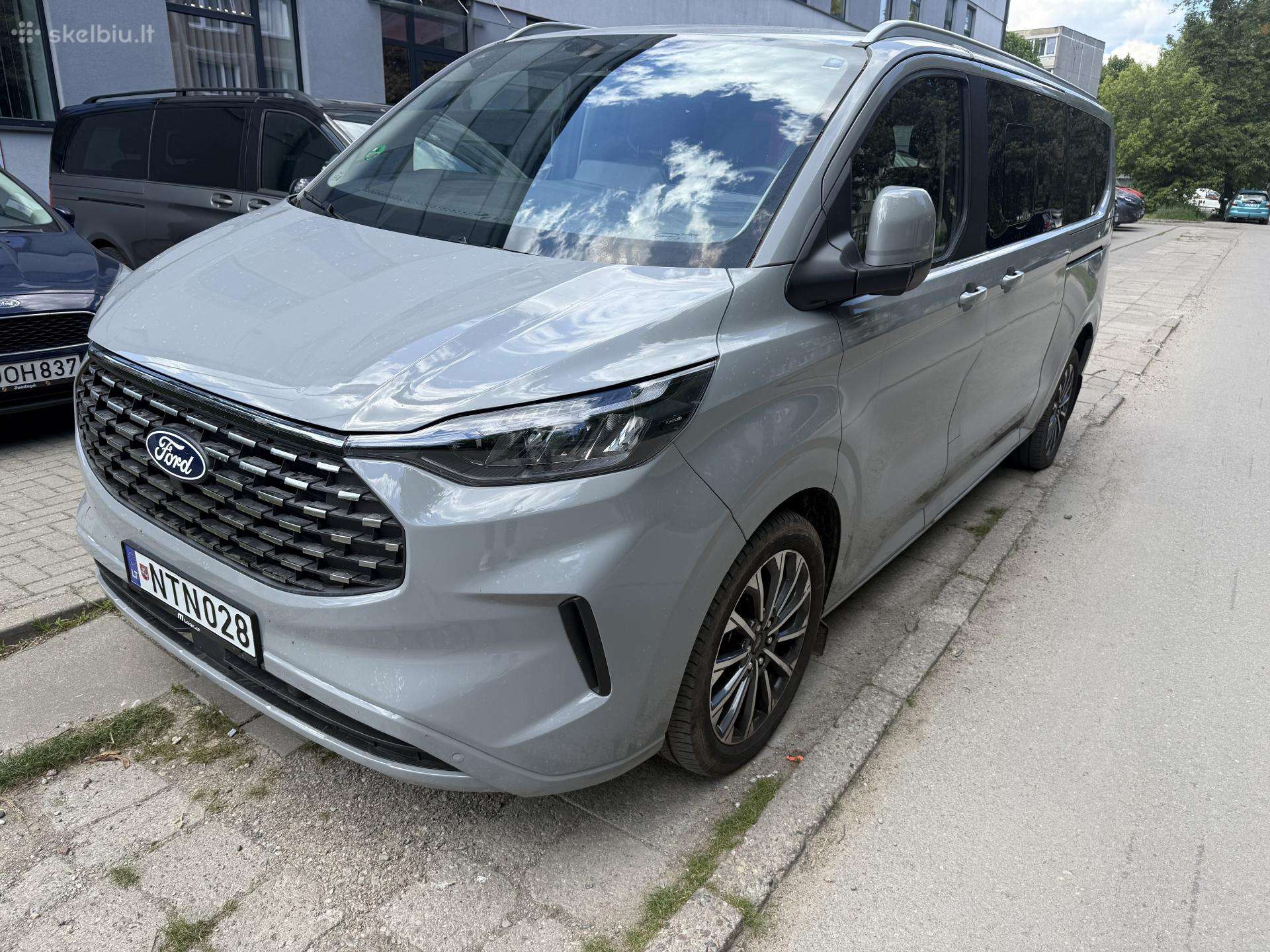 Ford Tourneo Custom, passenger minibus