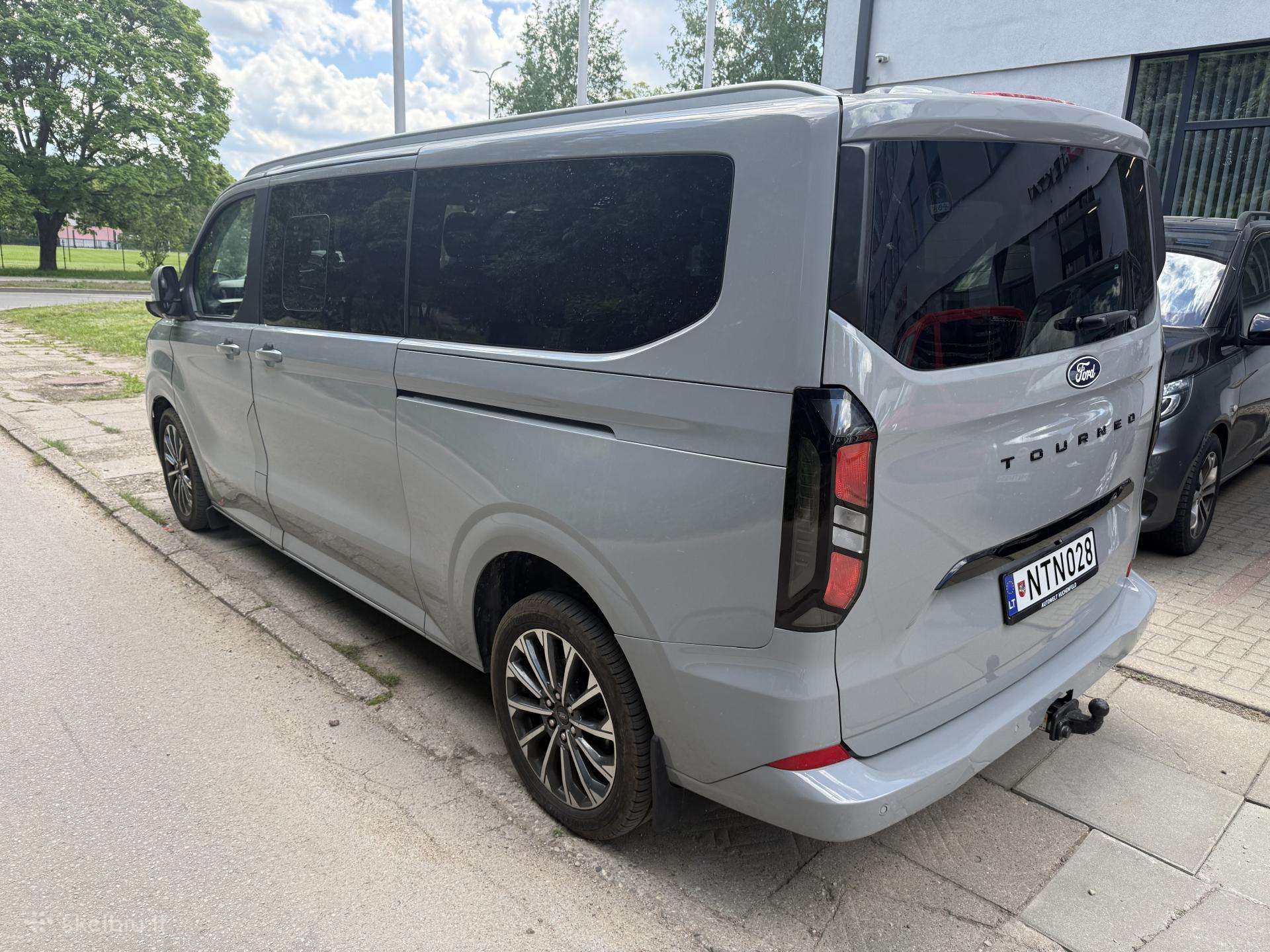 Ford Tourneo Custom, passenger minibus