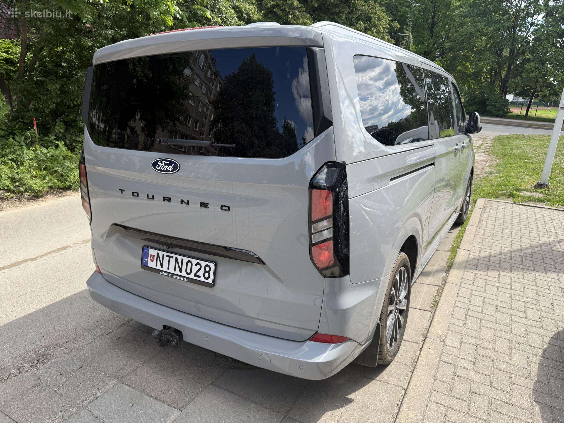 Ford Tourneo Custom, passenger minibus