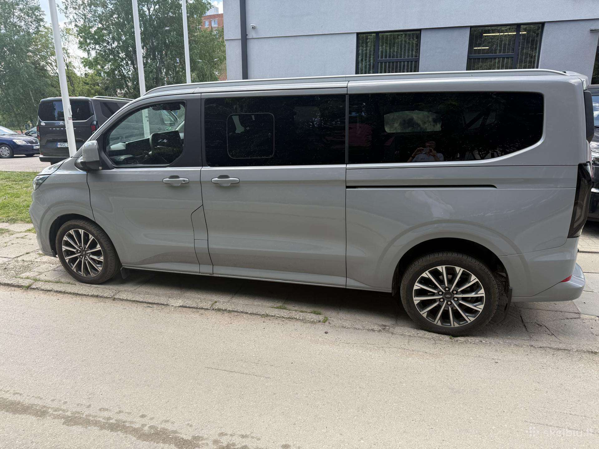 Ford Tourneo Custom, passenger minibus
