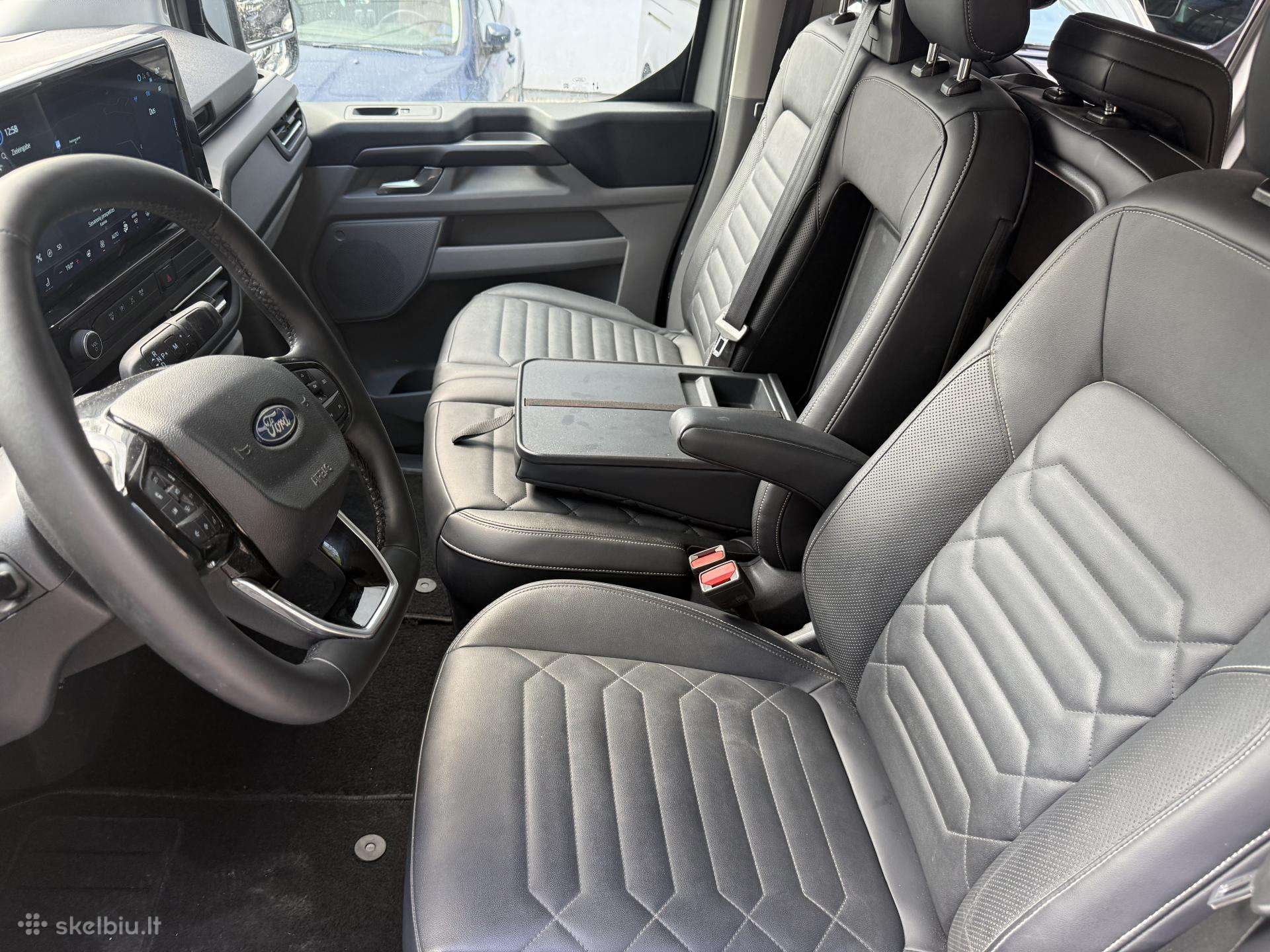 Ford Tourneo Custom, passenger minibus