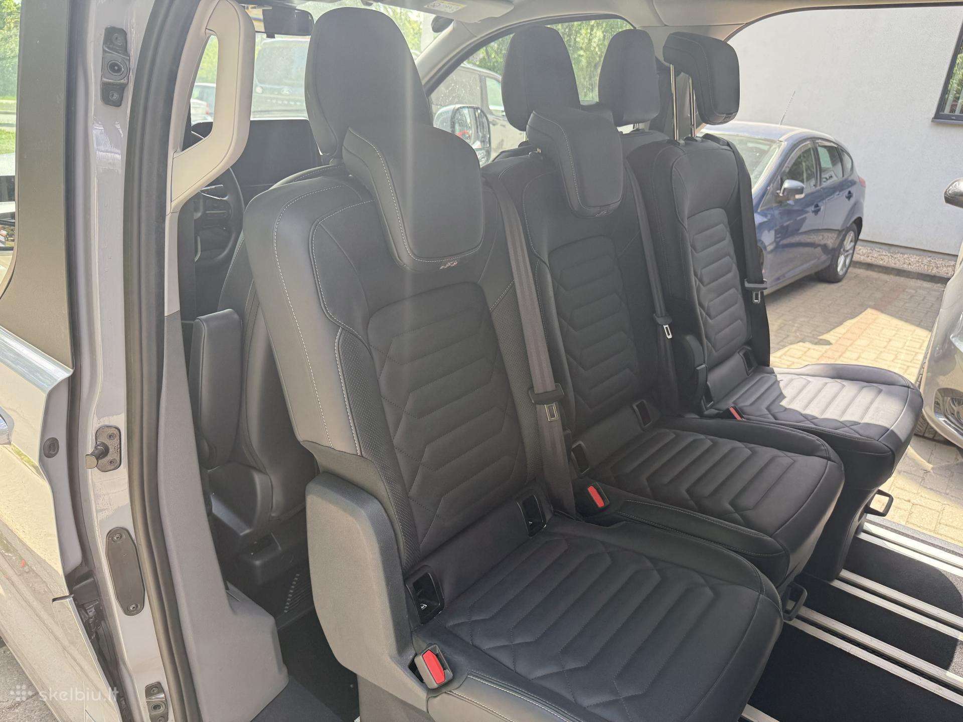 Ford Tourneo Custom, passenger minibus