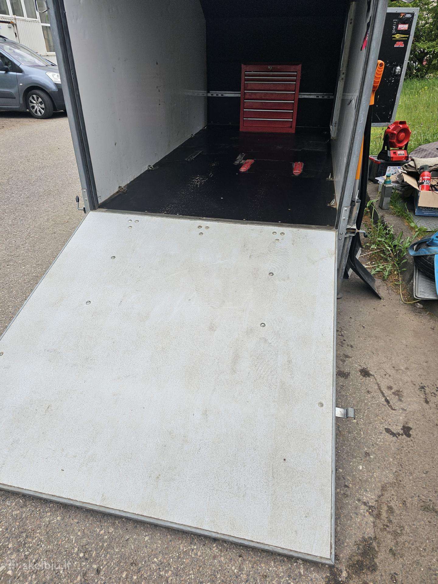 Respo, passenger car trailers