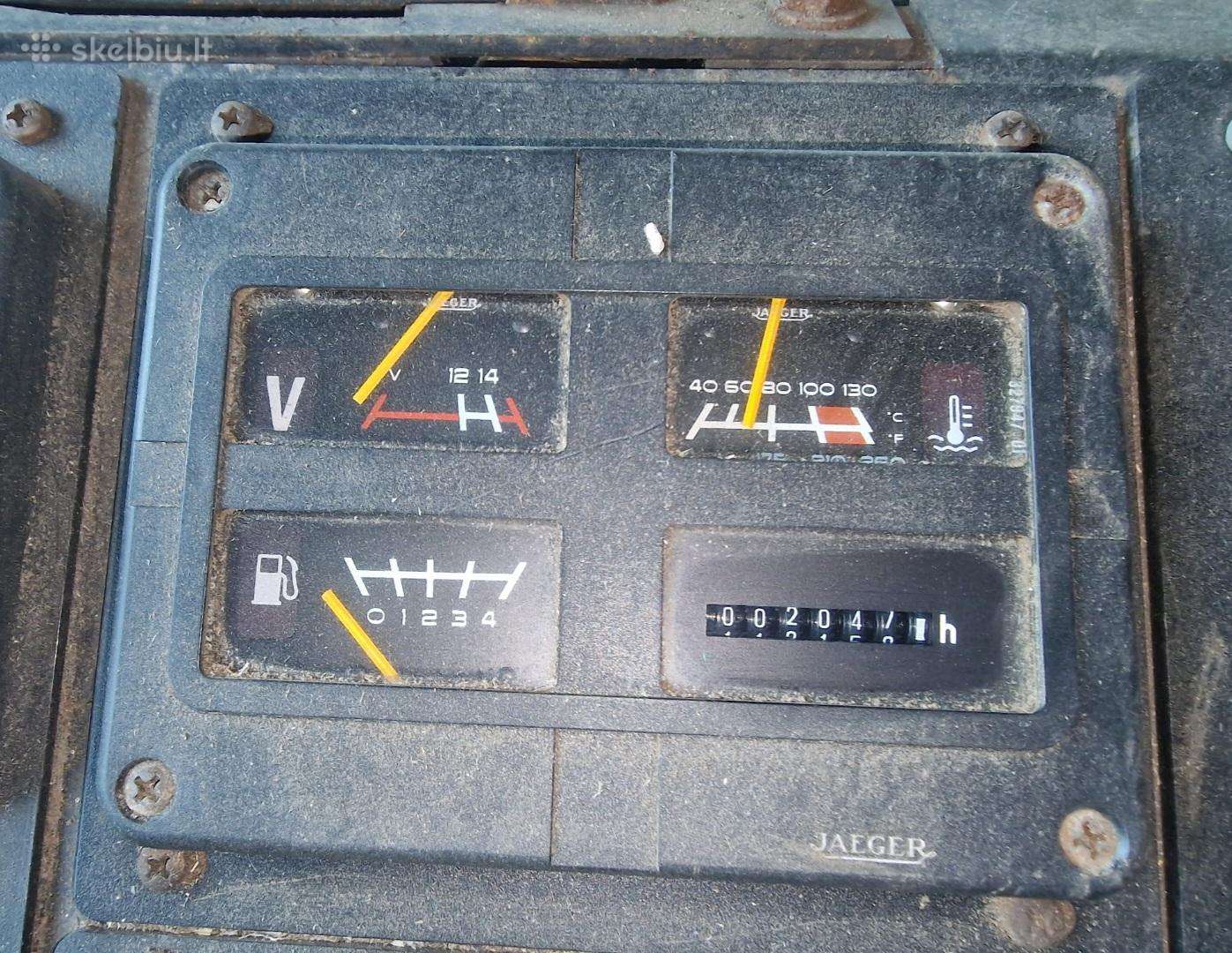 New Holland 32, combine harvesters