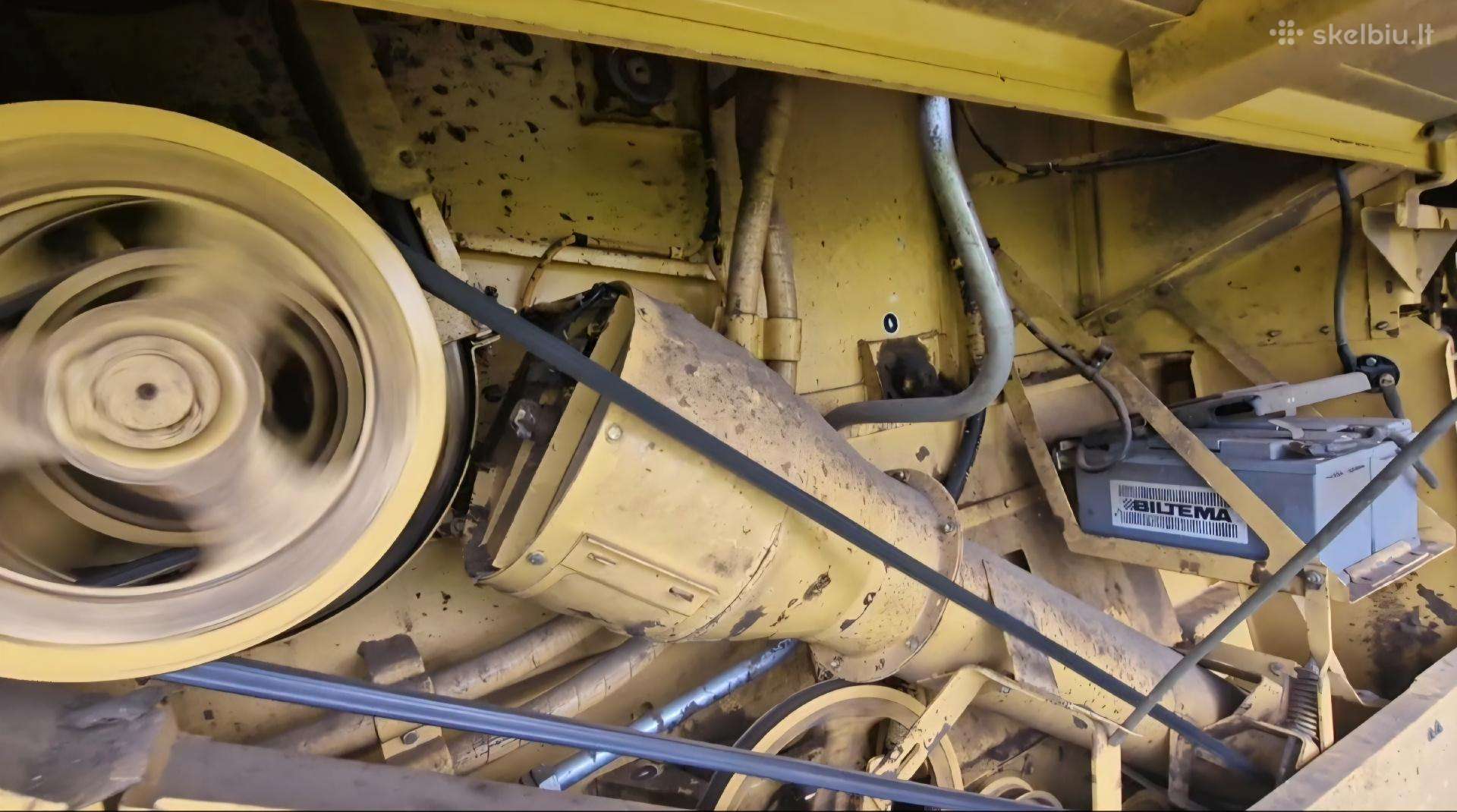 New Holland 32, combine harvesters