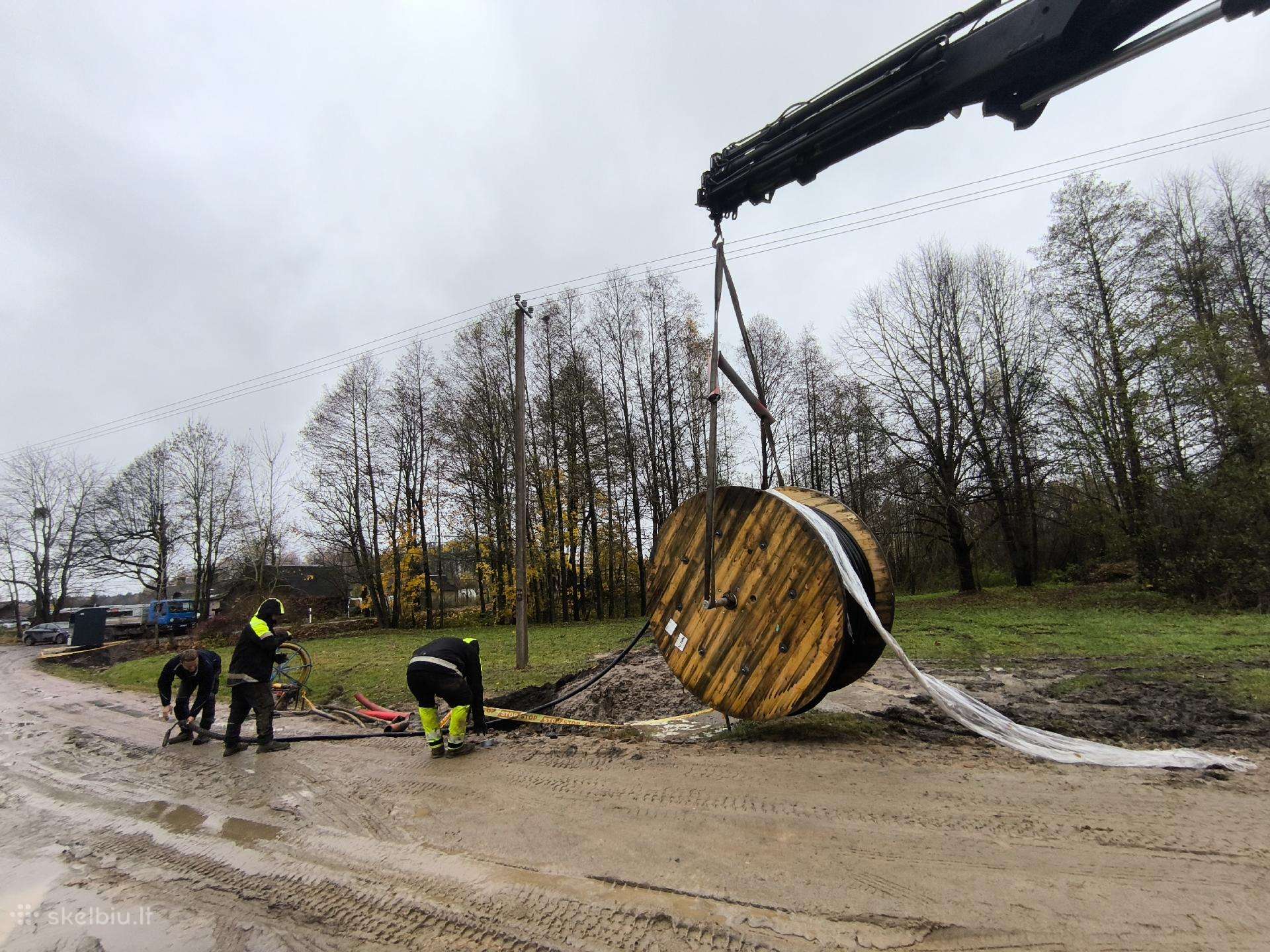 Fiskaras Šiauliuose. 6,8m platforma , 15m kranas.