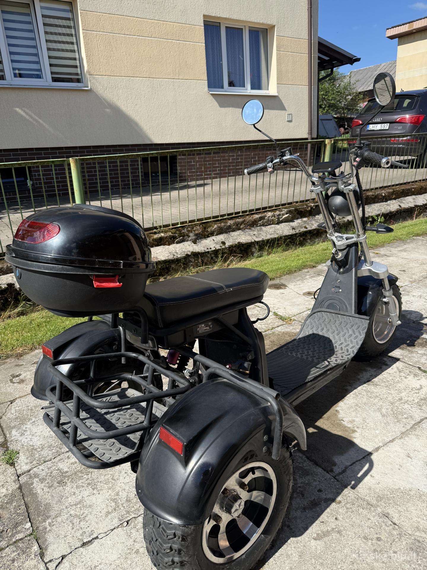 -Kita- -kita-, trikes