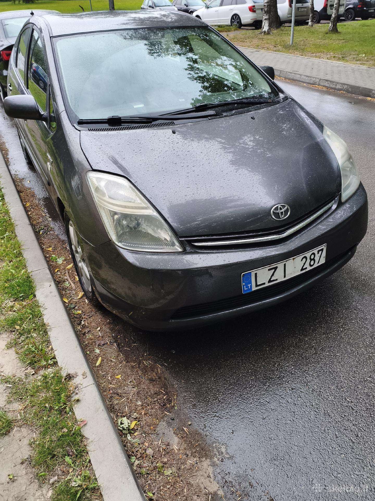 Toyota Prius, Хэтчбек