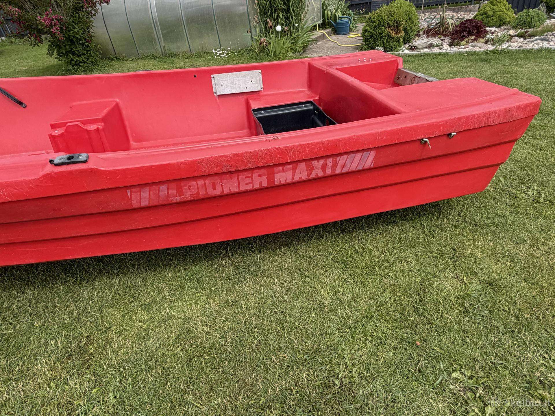 Pionier, plastic boats