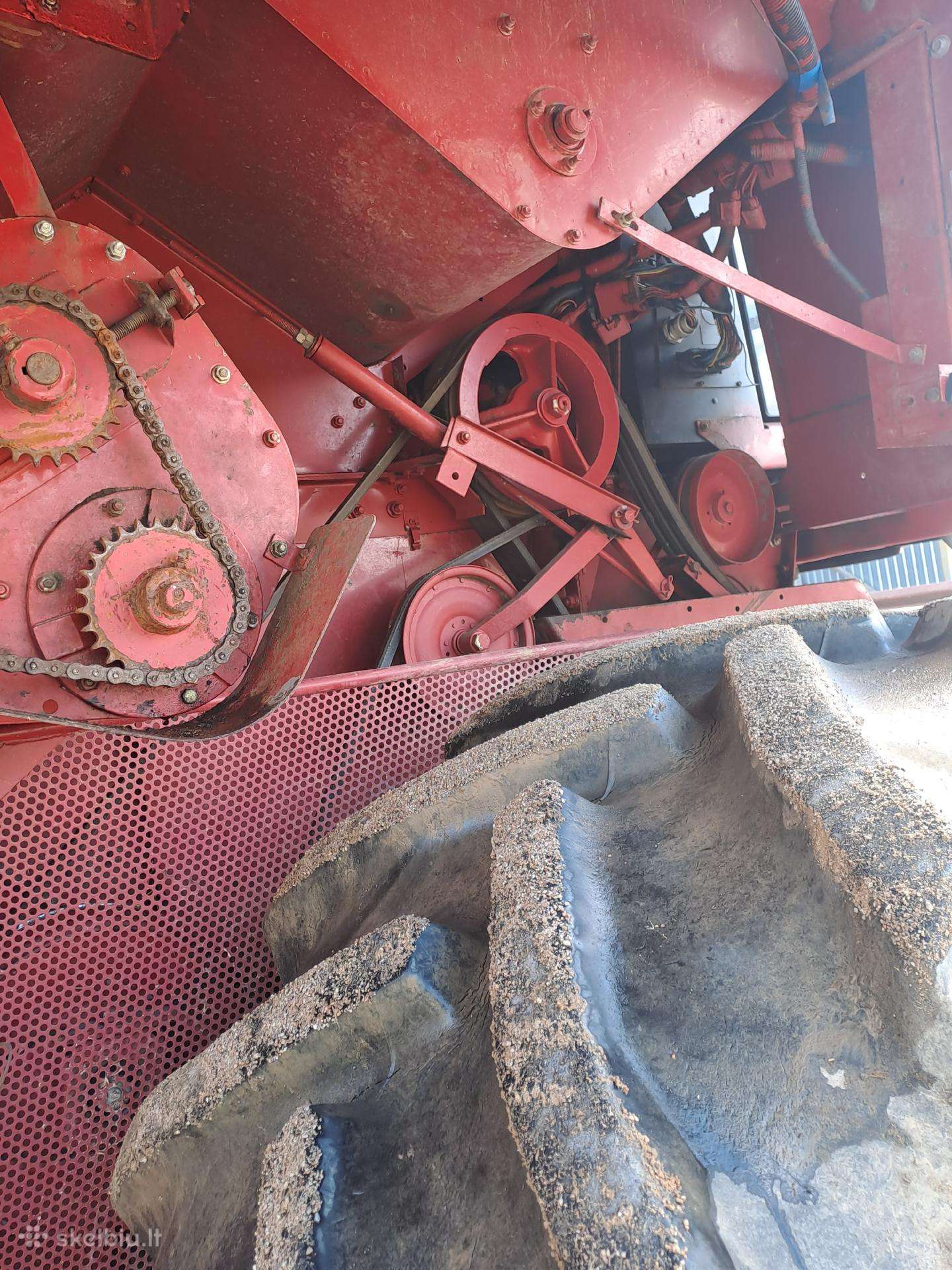 Case-IH 2388, kombainai