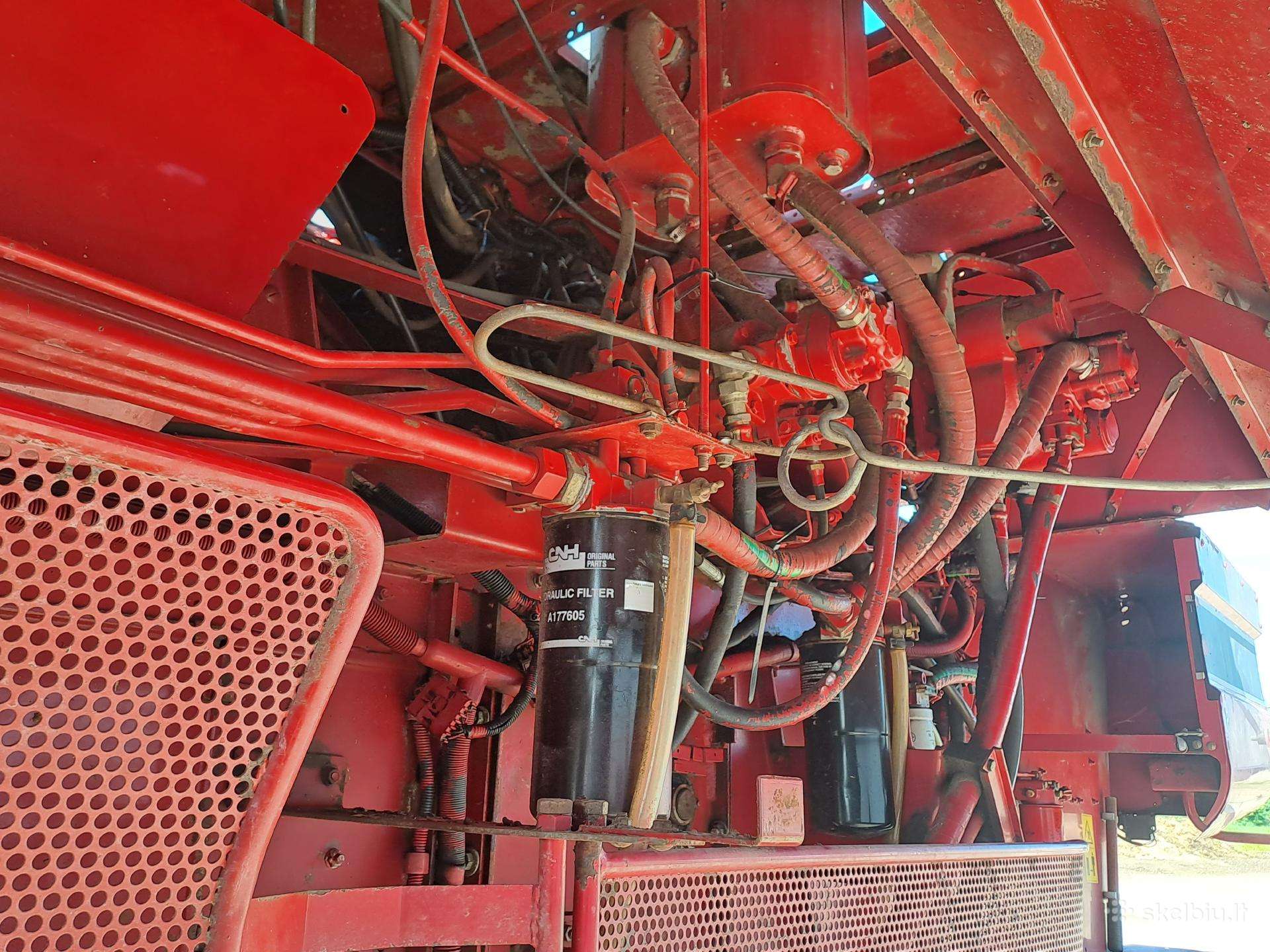 Case-IH 2388, kombainai