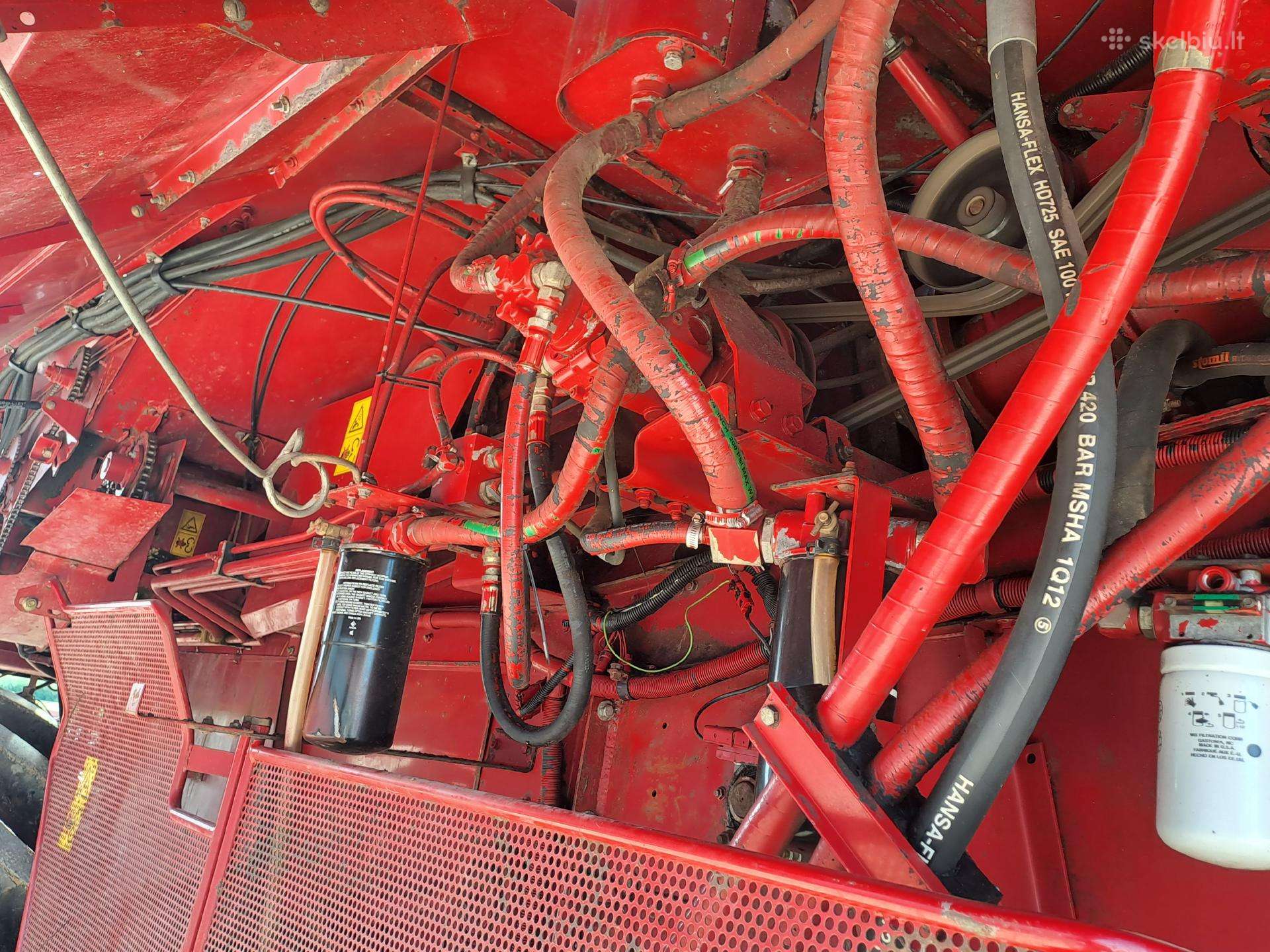 Case-IH 2388, kombainai