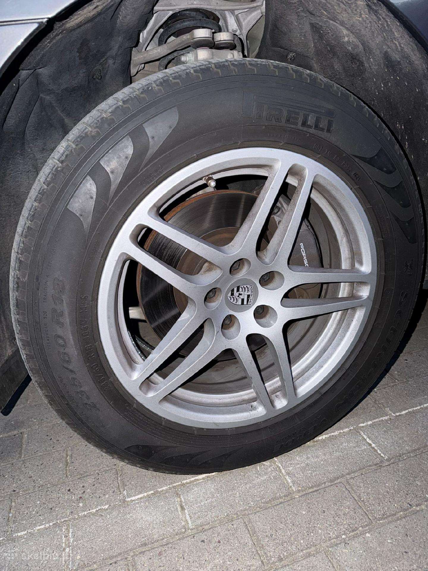 Pirelli, universalios 235/60 R18