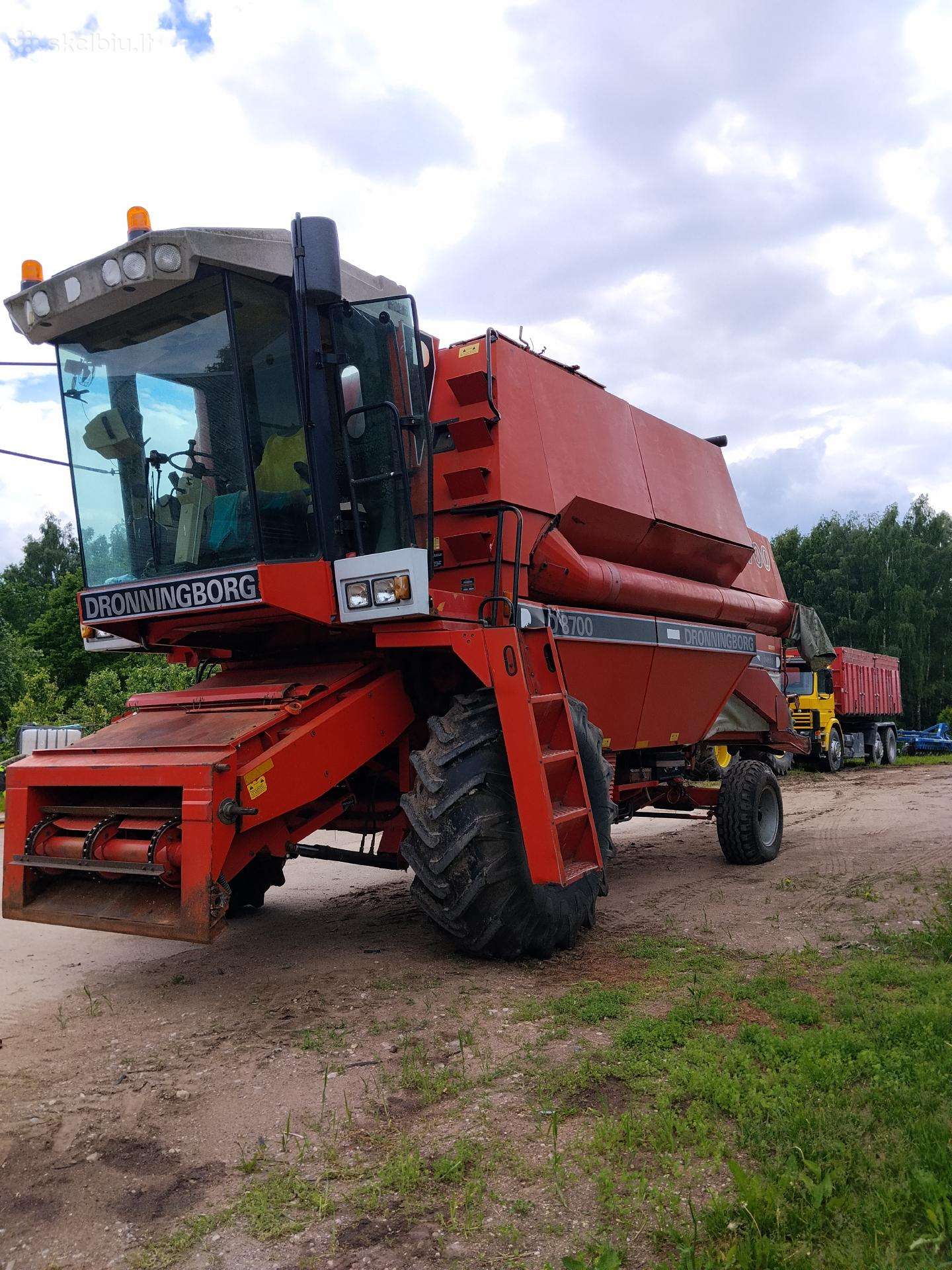 Dronningborg 8700, комбайны