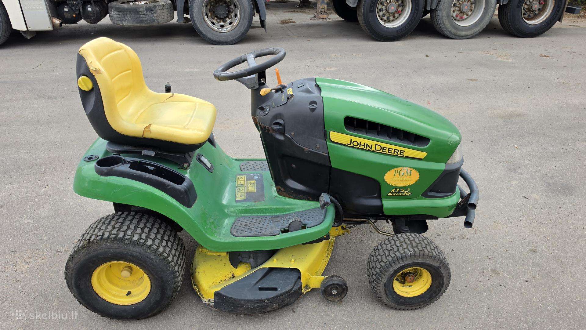 John Deere x120
