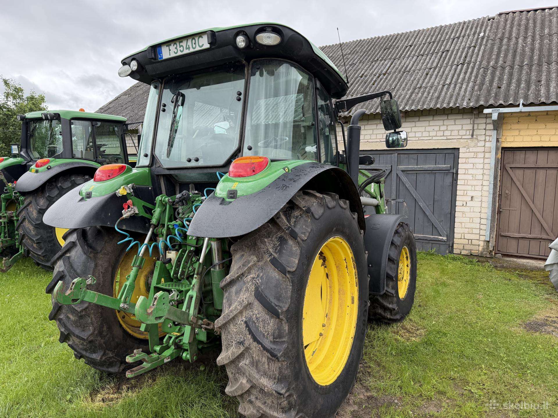John Deere 5115R, tractors
