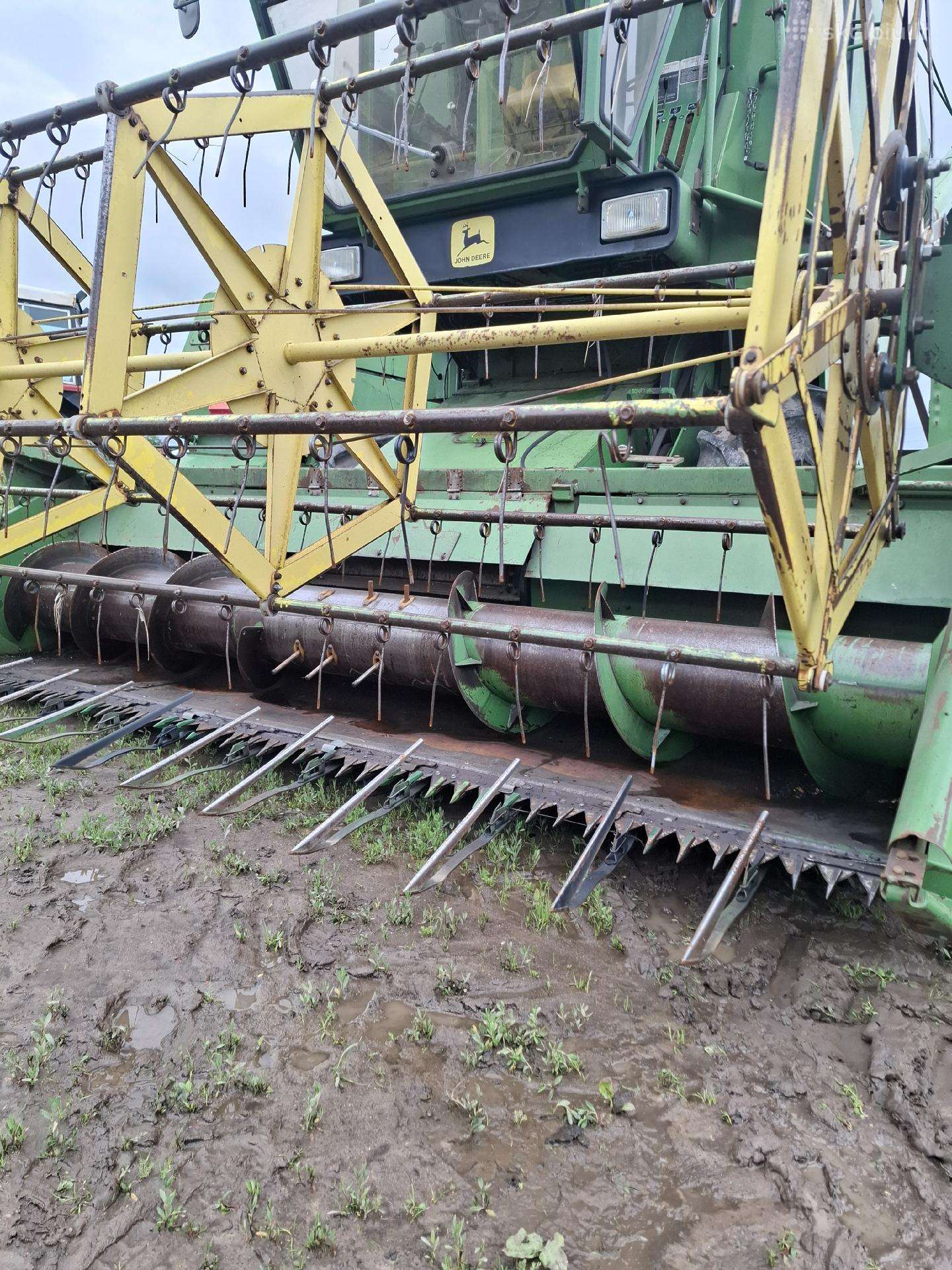 John Deere 952, kombainai