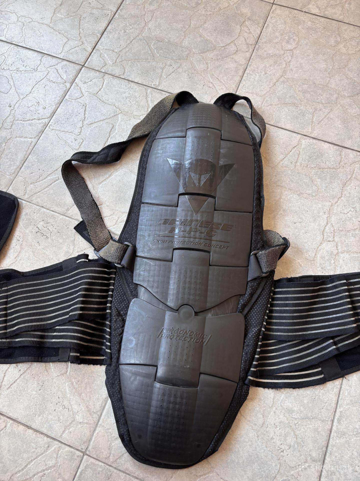 Nugaros(stuburo)apsauga-dainese