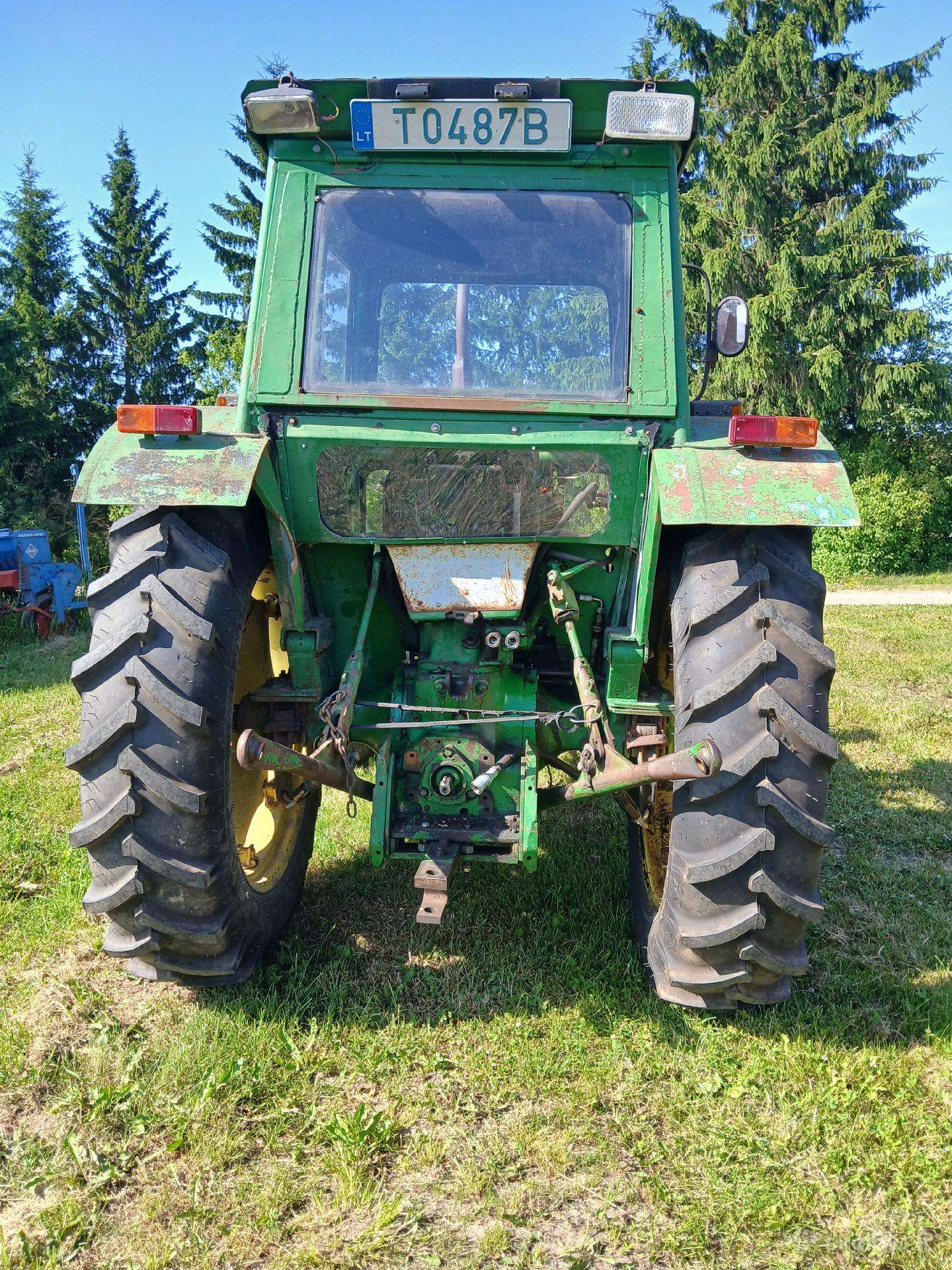 John Deere 2030, tractors