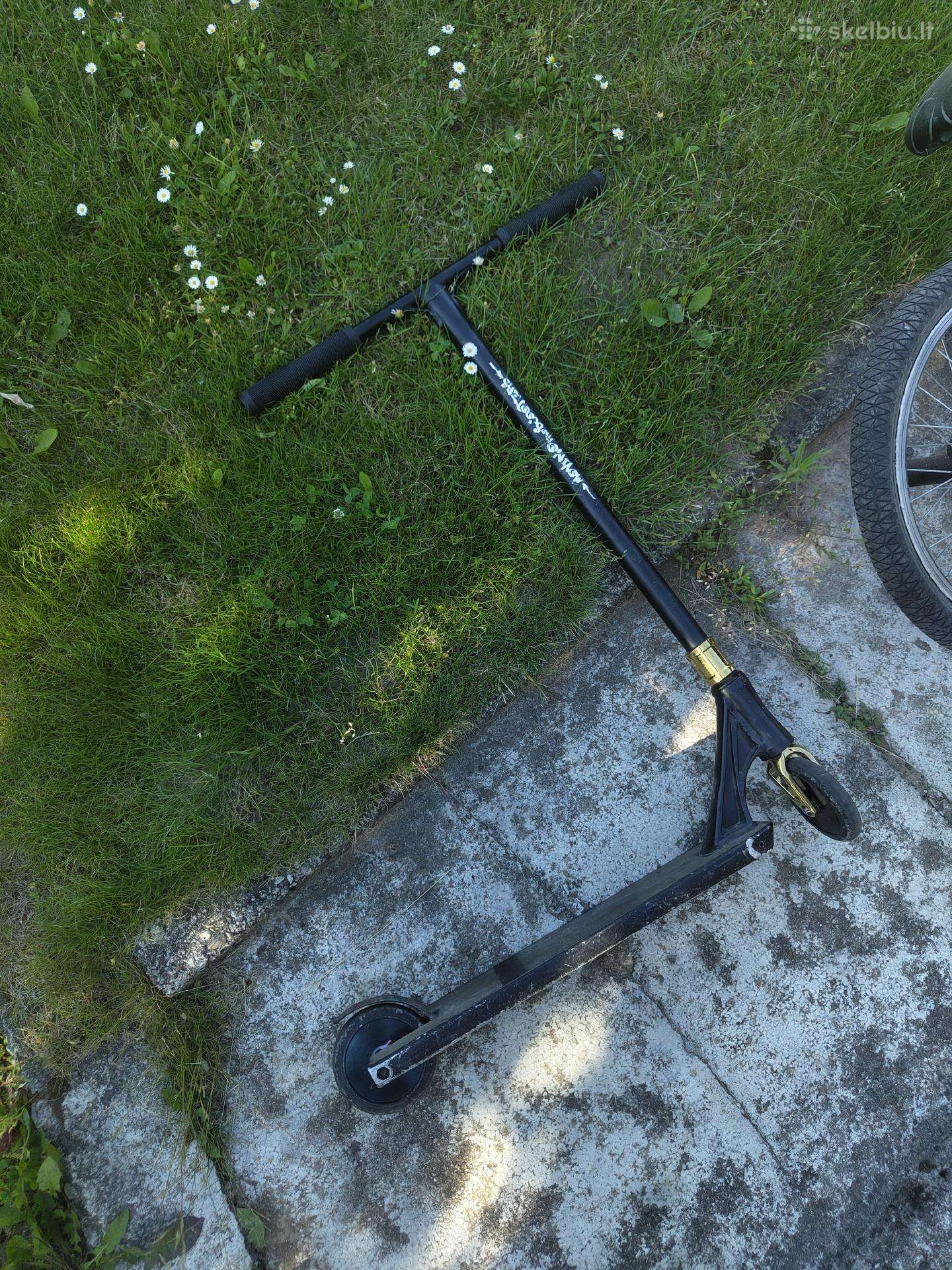 Triukinis paspirtukas ir BMX dviratis