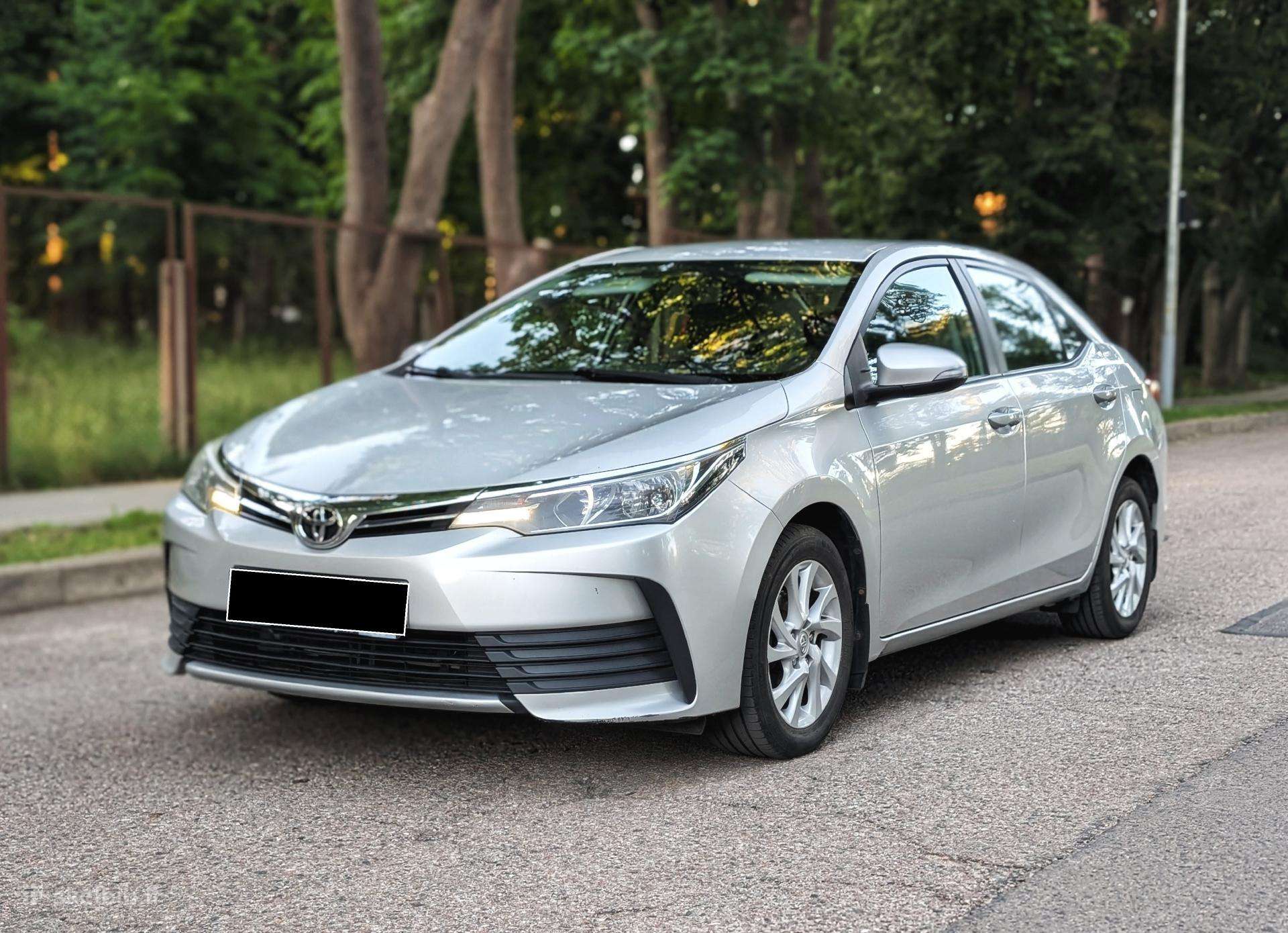 Toyota Corolla, Седан