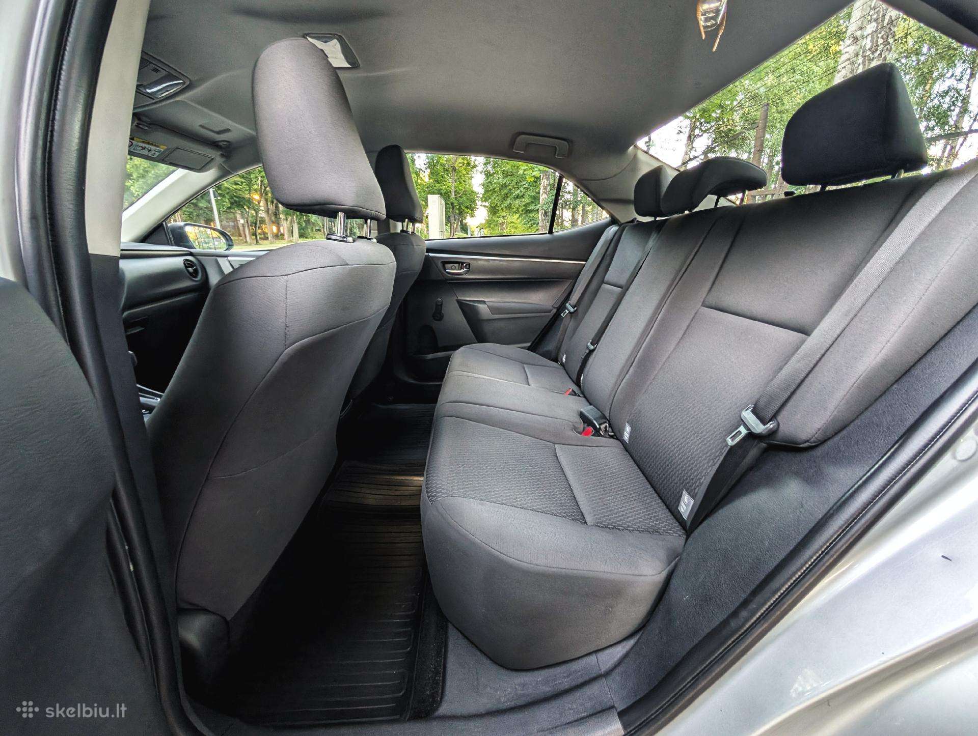 Toyota Corolla, Седан