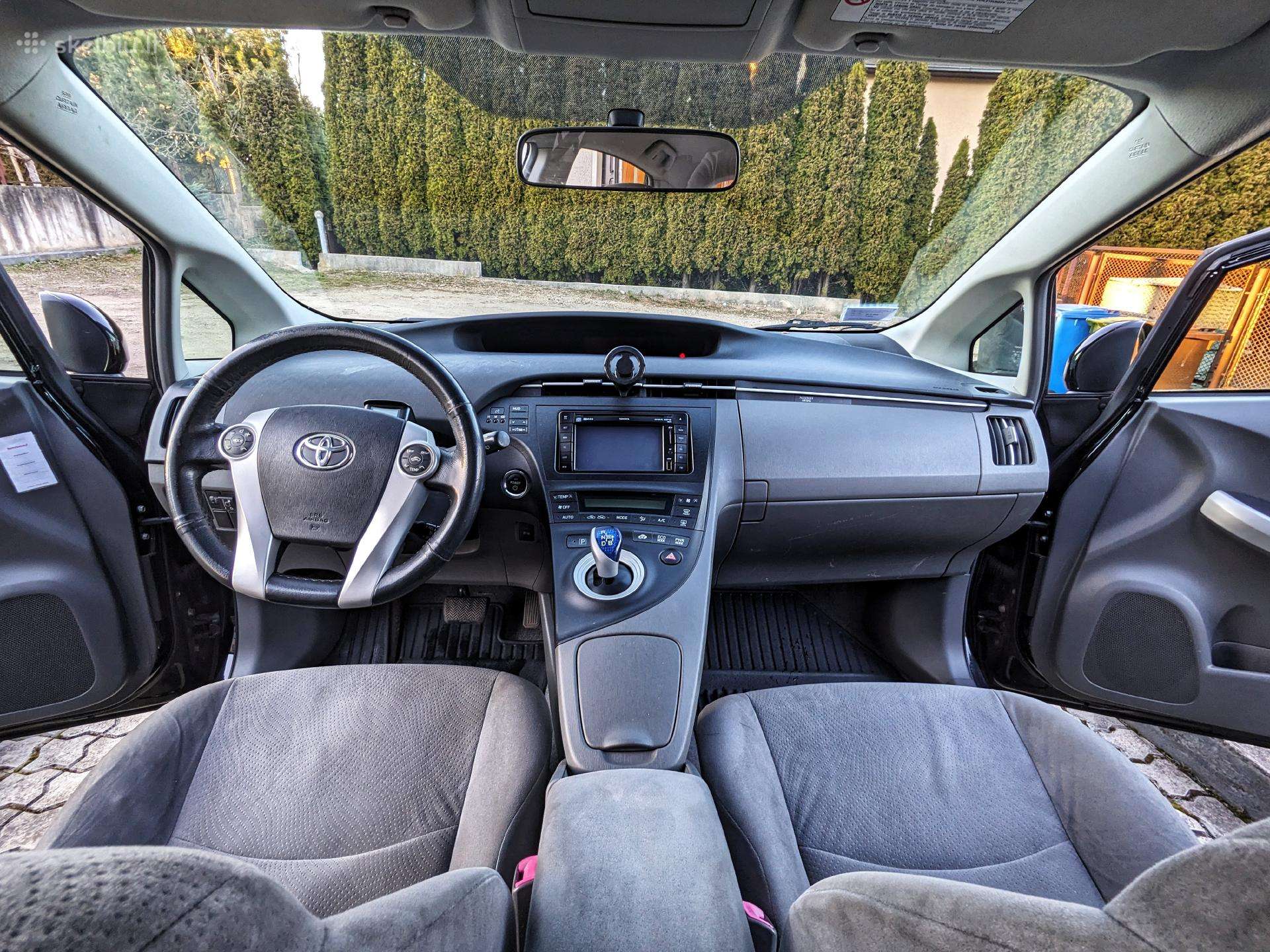 Toyota Prius, Хэтчбек