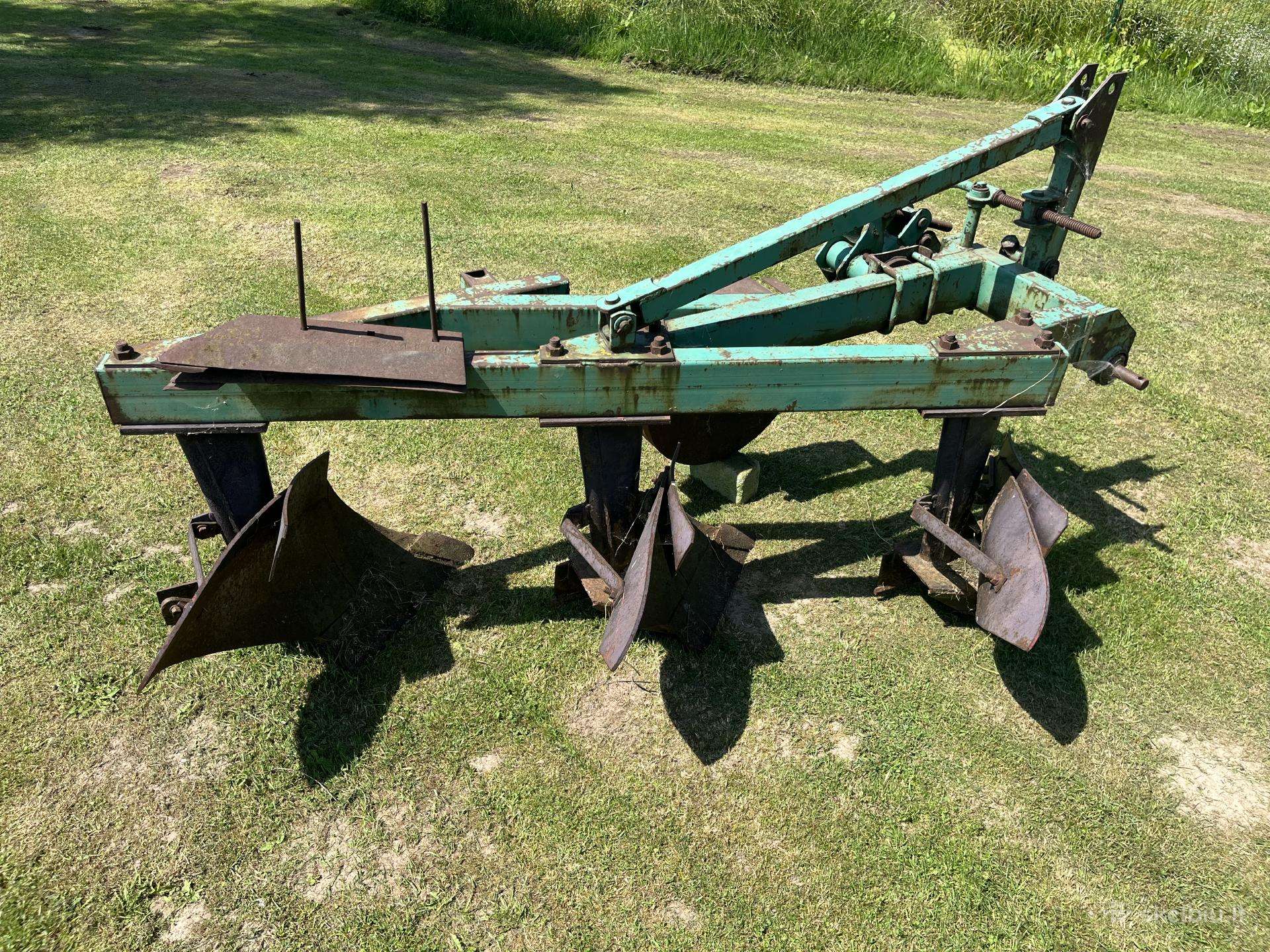 -Kita-, ploughs