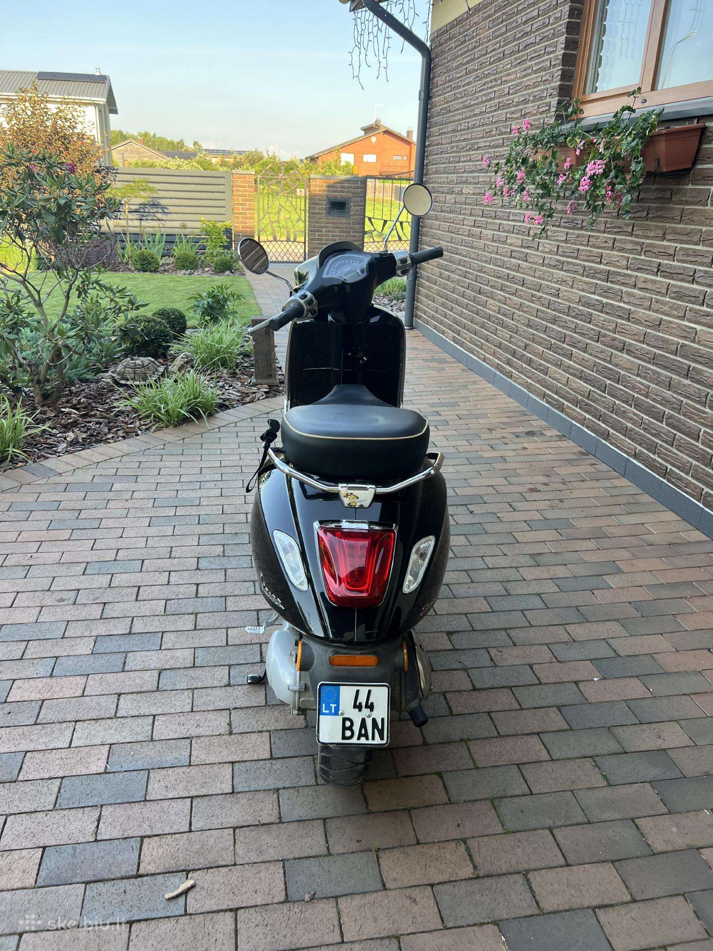 Piaggio Vespa 49cc, scooters / mopeds