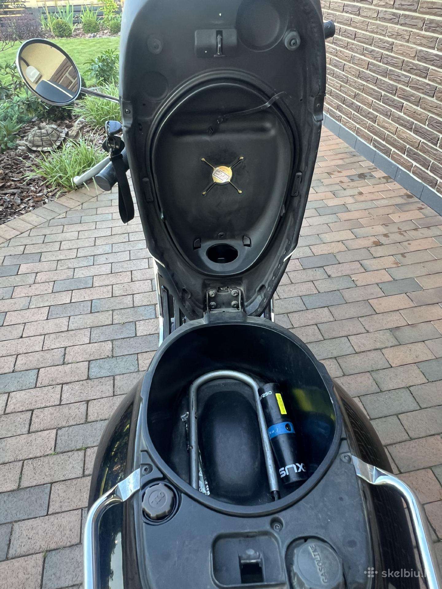 Piaggio Vespa 49cc, scooters / mopeds