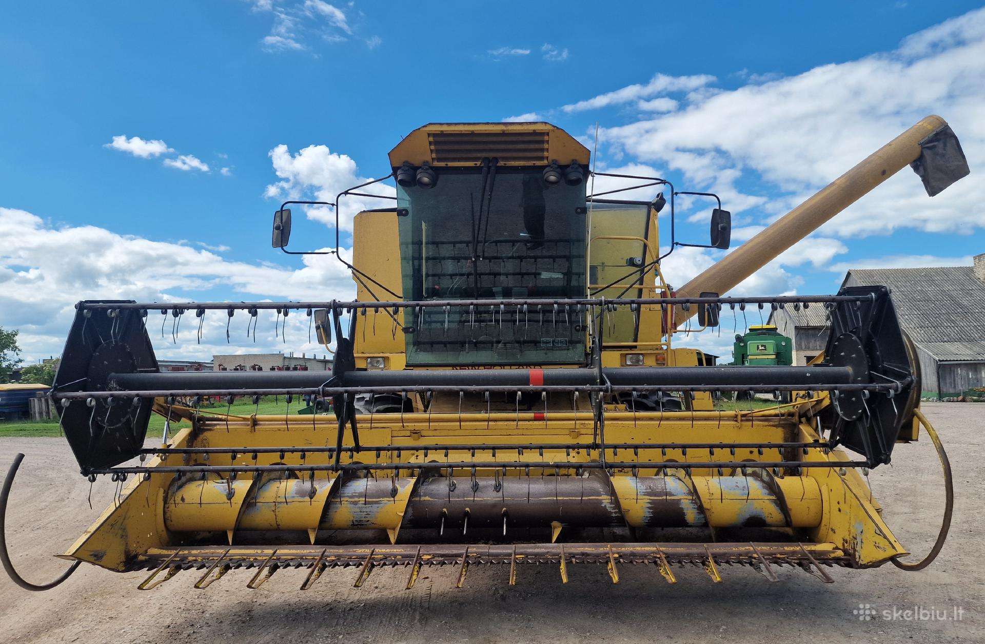 New Holland 32, combine harvesters