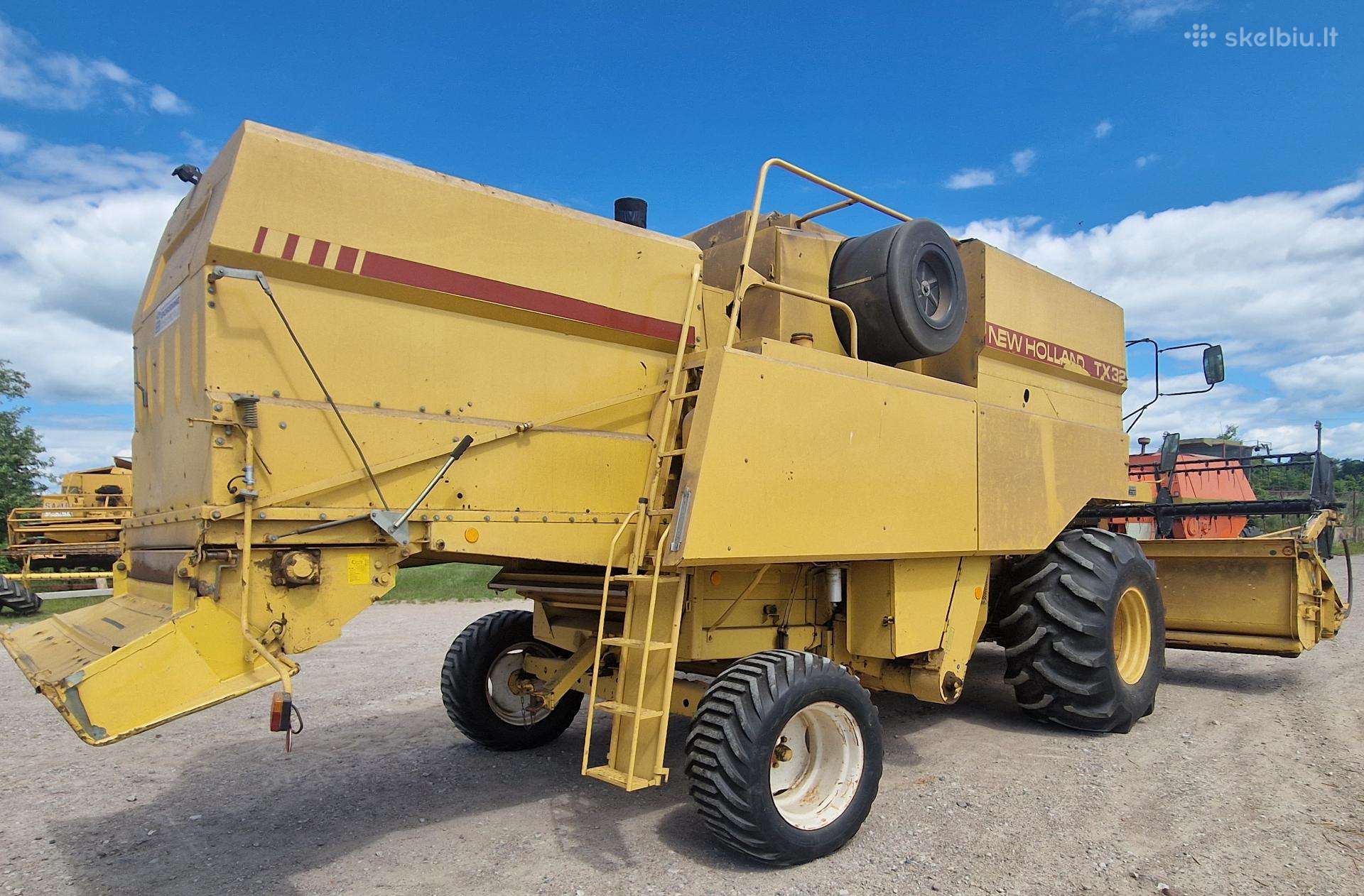 New Holland 32, combine harvesters