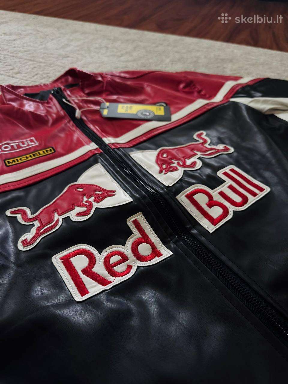 Red Bull Racing stiliaus striukė