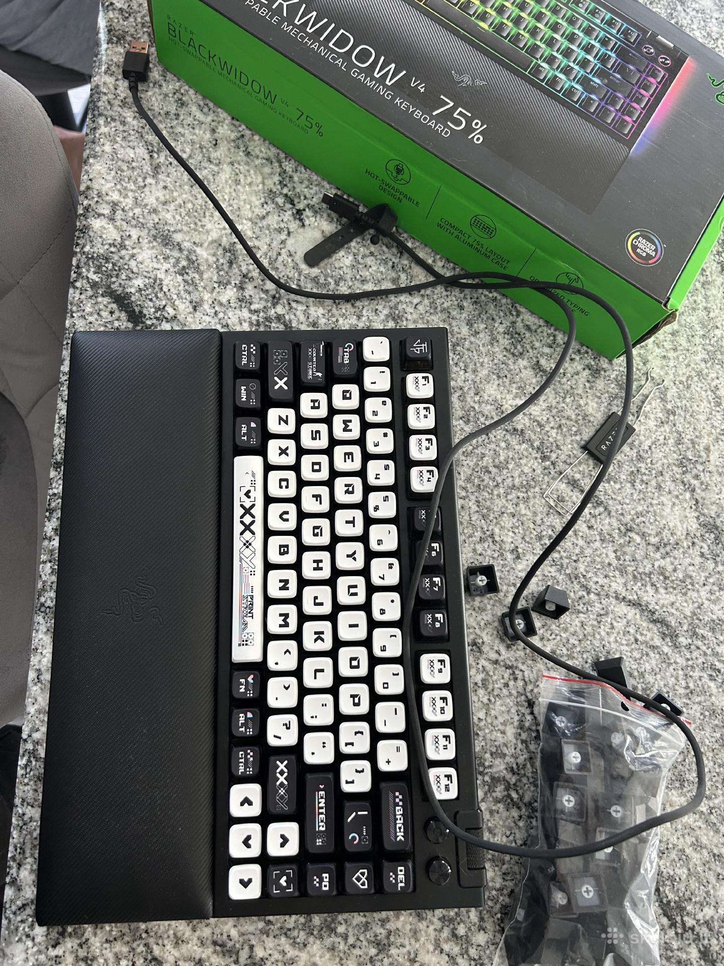 Žaidimų klaviatūra,razer Blackwidow v4 75%