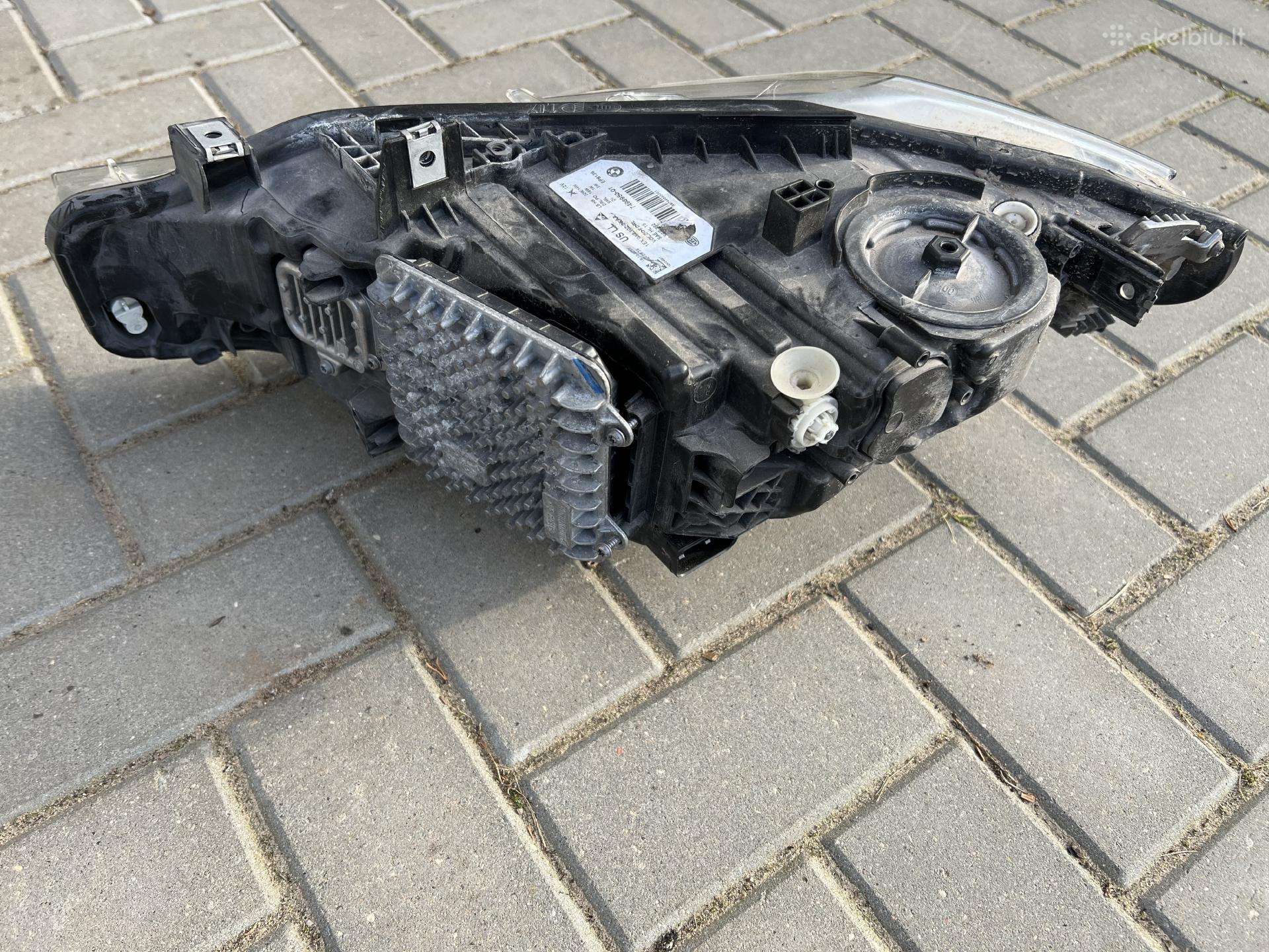 BMW 330 žibintai