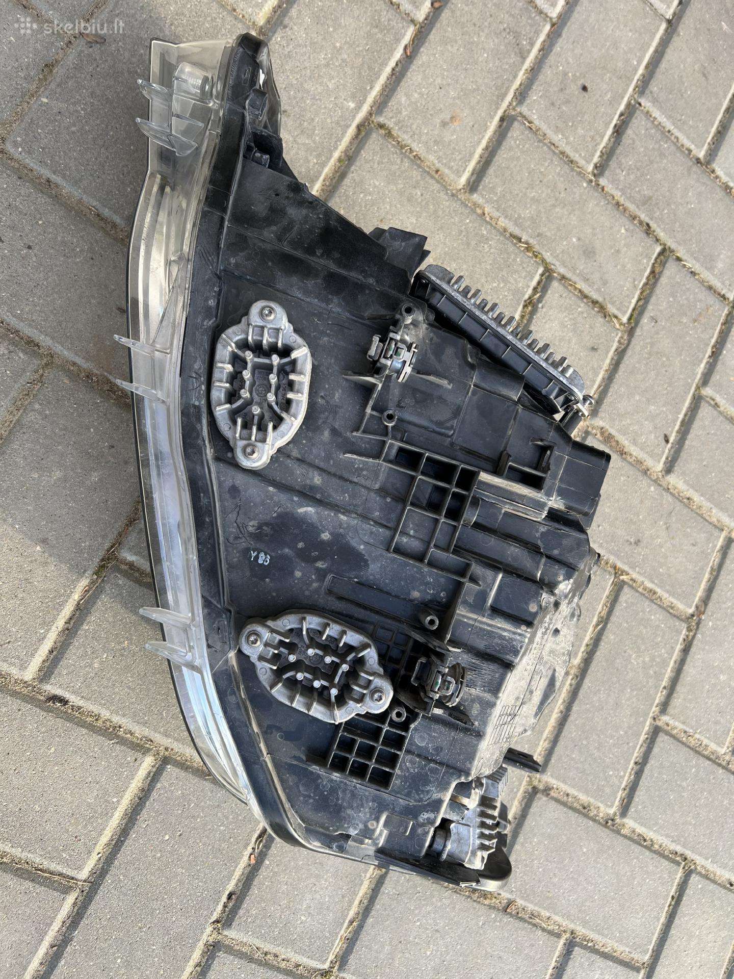 BMW 330 žibintai