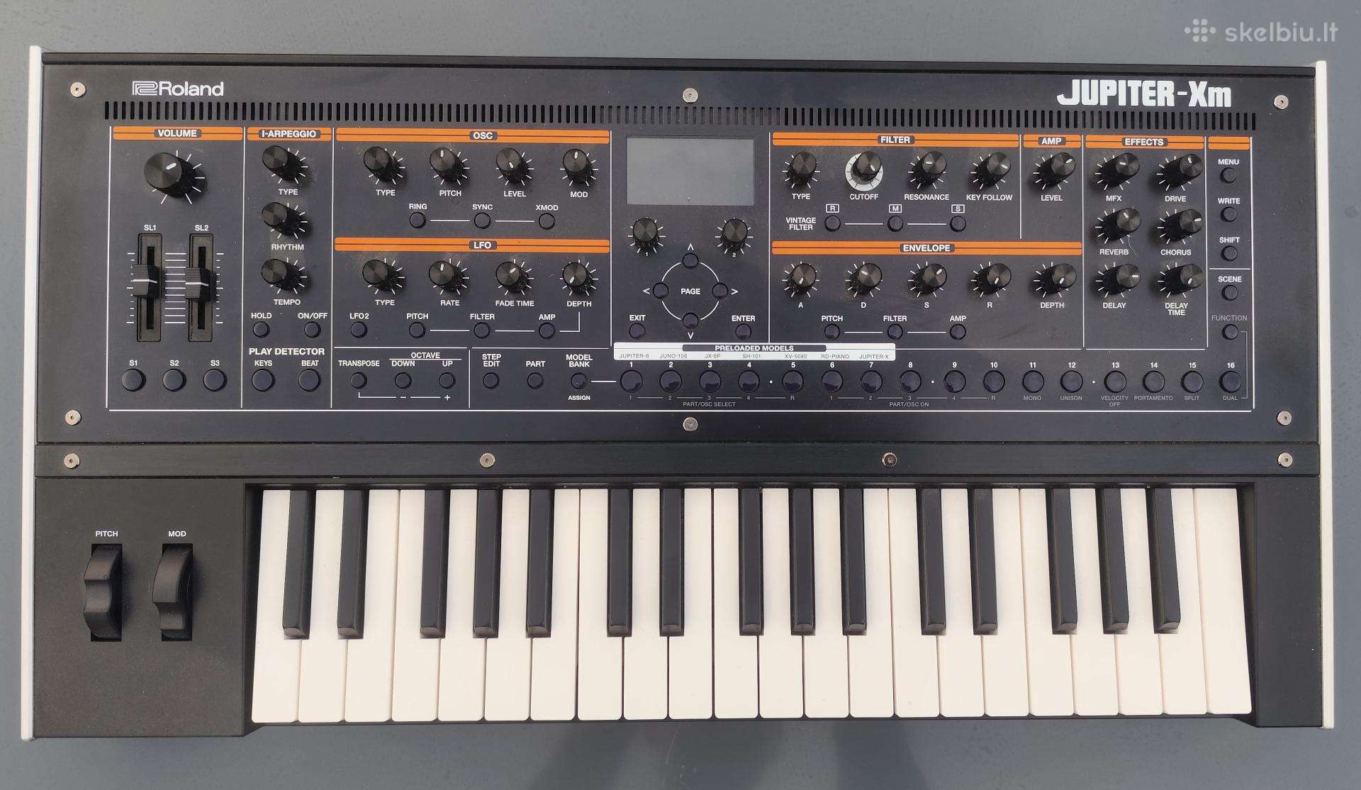 Parduodu Sintezatorių Roland Jupiter-xm