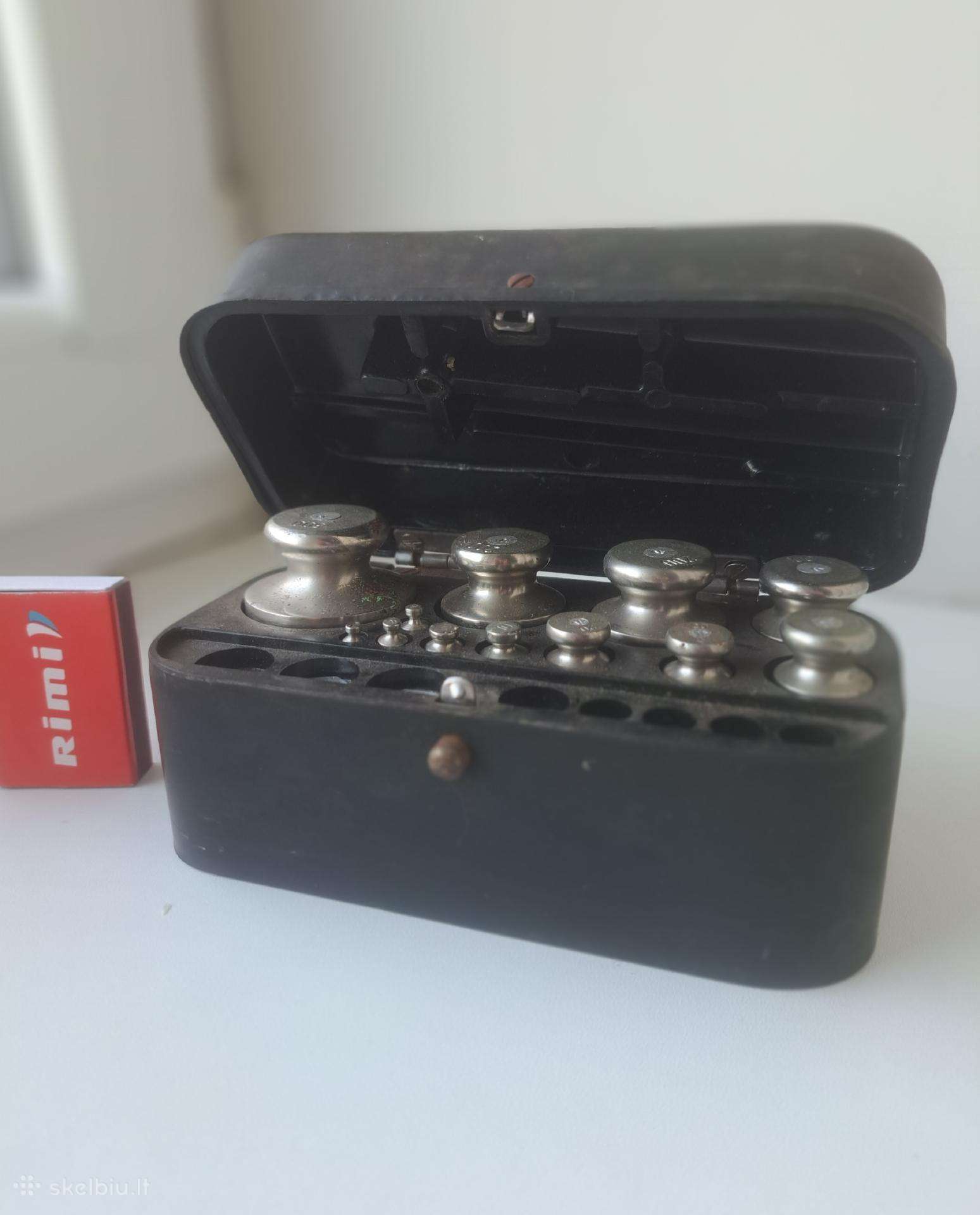 Vintažinis sovietinis svarelių rinkinys.