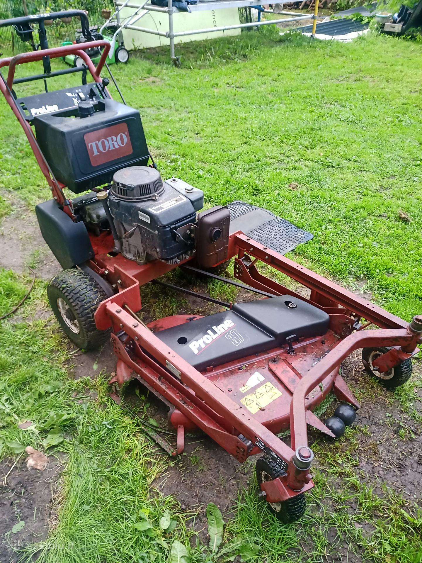 Toro žoliapjove savaeigė 4 bėgių+ atbulinis nulini