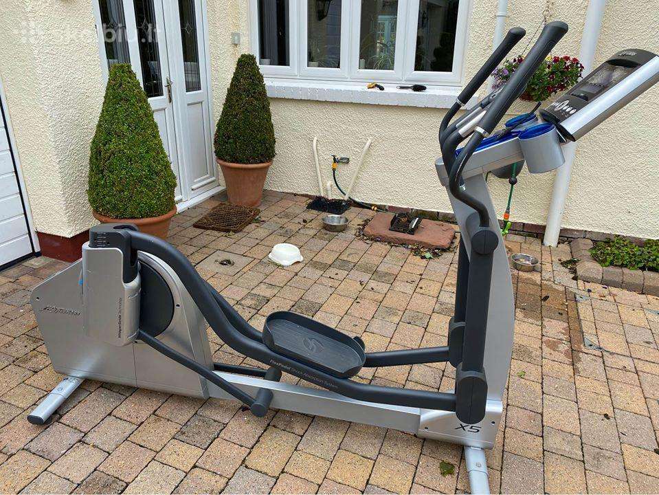 Elipsinis treniruoklis Life fitness X5
