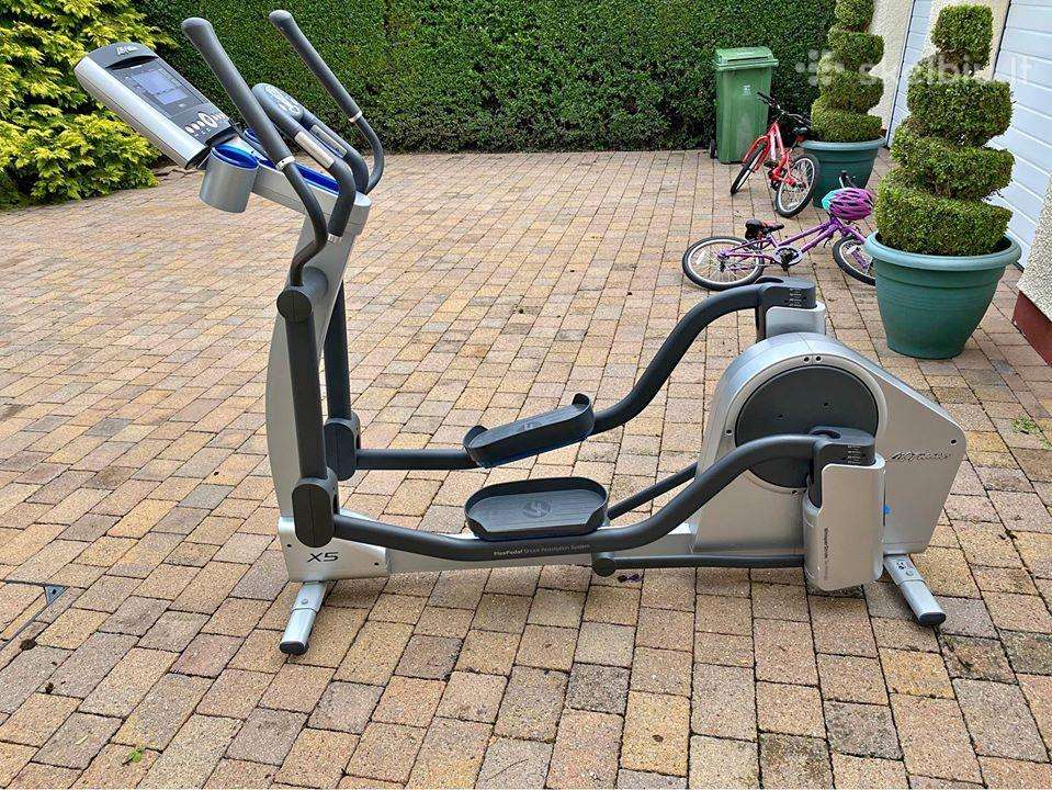Elipsinis treniruoklis Life fitness X5